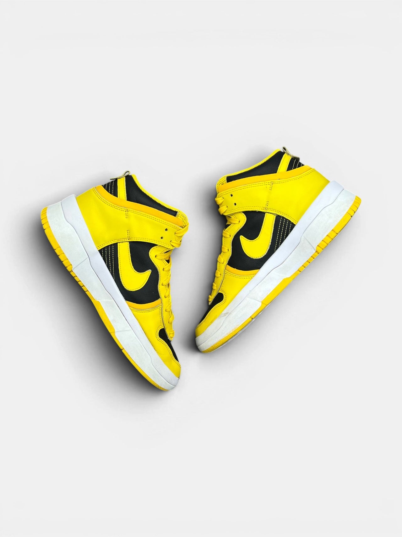 Nike Dunk High Varsity Maize — buty sportowe damskie w bardzo dobrym stanie rozmiar 39, widok z góry na wewnętrzną stronę butów