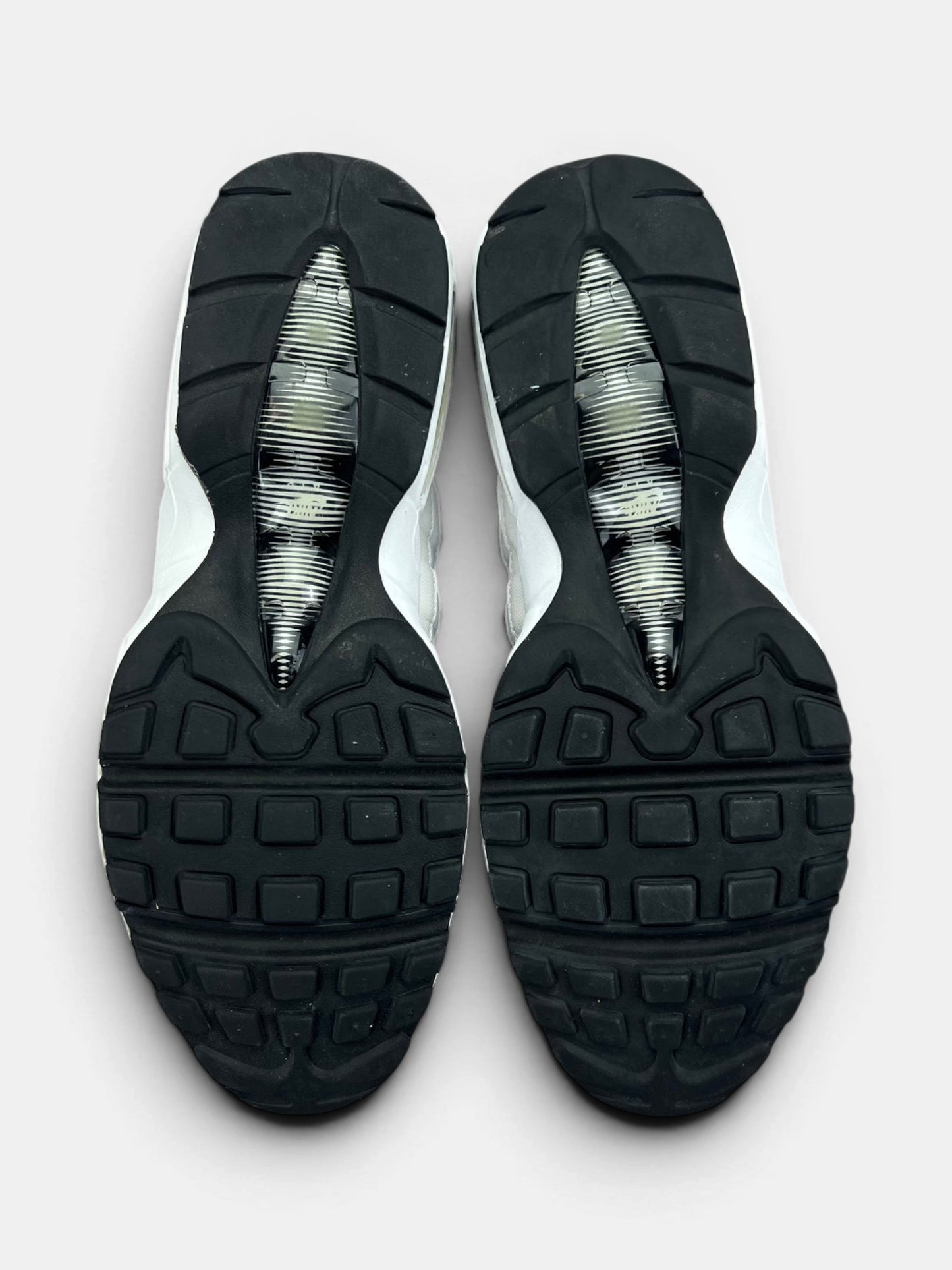 Nike Air Max 95 White Black — buty sportowe męskie w bardzo dobrym stanie rozmiar 44, podeszwa
