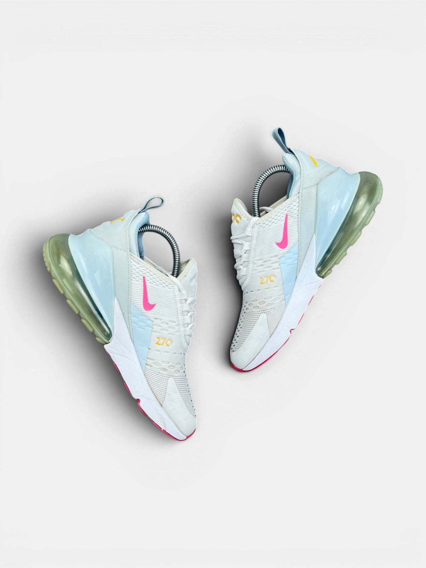 Nike Air Max 270 White Pinksicle — buty sportowe damskie w bardzo dobrym stanie rozmiar 39, widok z góry na wewnętrzną stronę butów