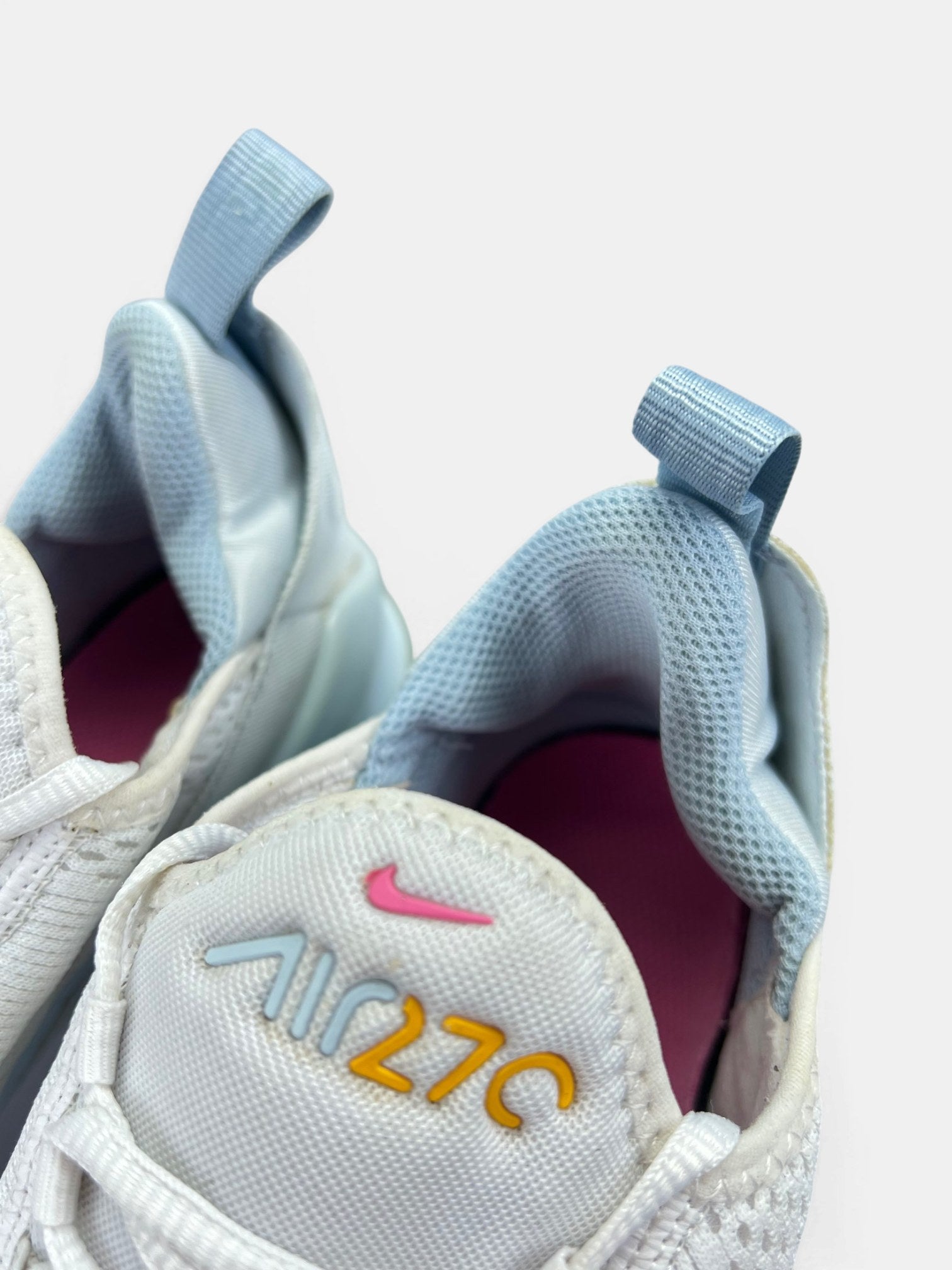 Nike Air Max 270 White Pinksicle — buty sportowe damskie w bardzo dobrym stanie rozmiar 39, zapiętki butów