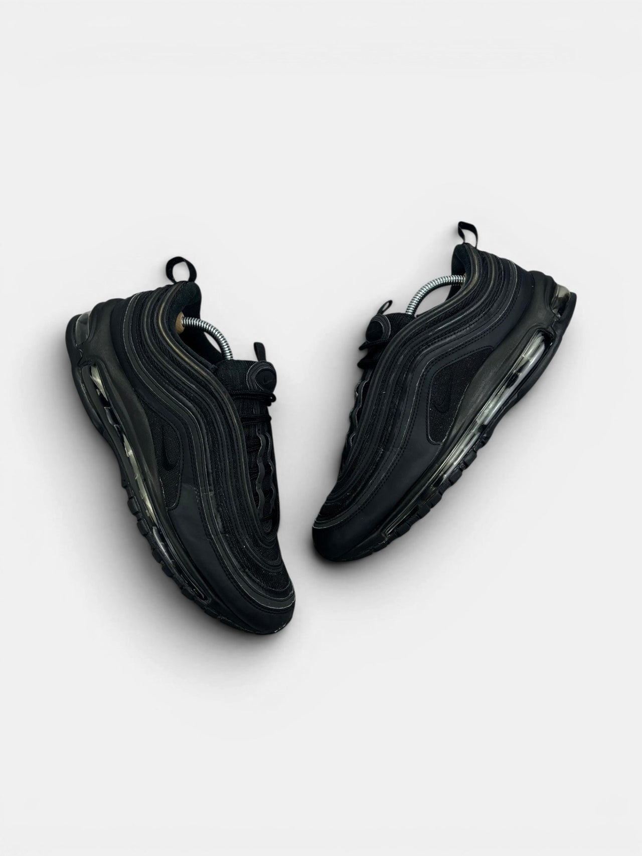 Nike Air Max 97 — buty sportowe męskie w bardzo dobrym stanie rozmiar 45, widok z góry na zewnętrzną stronę butów