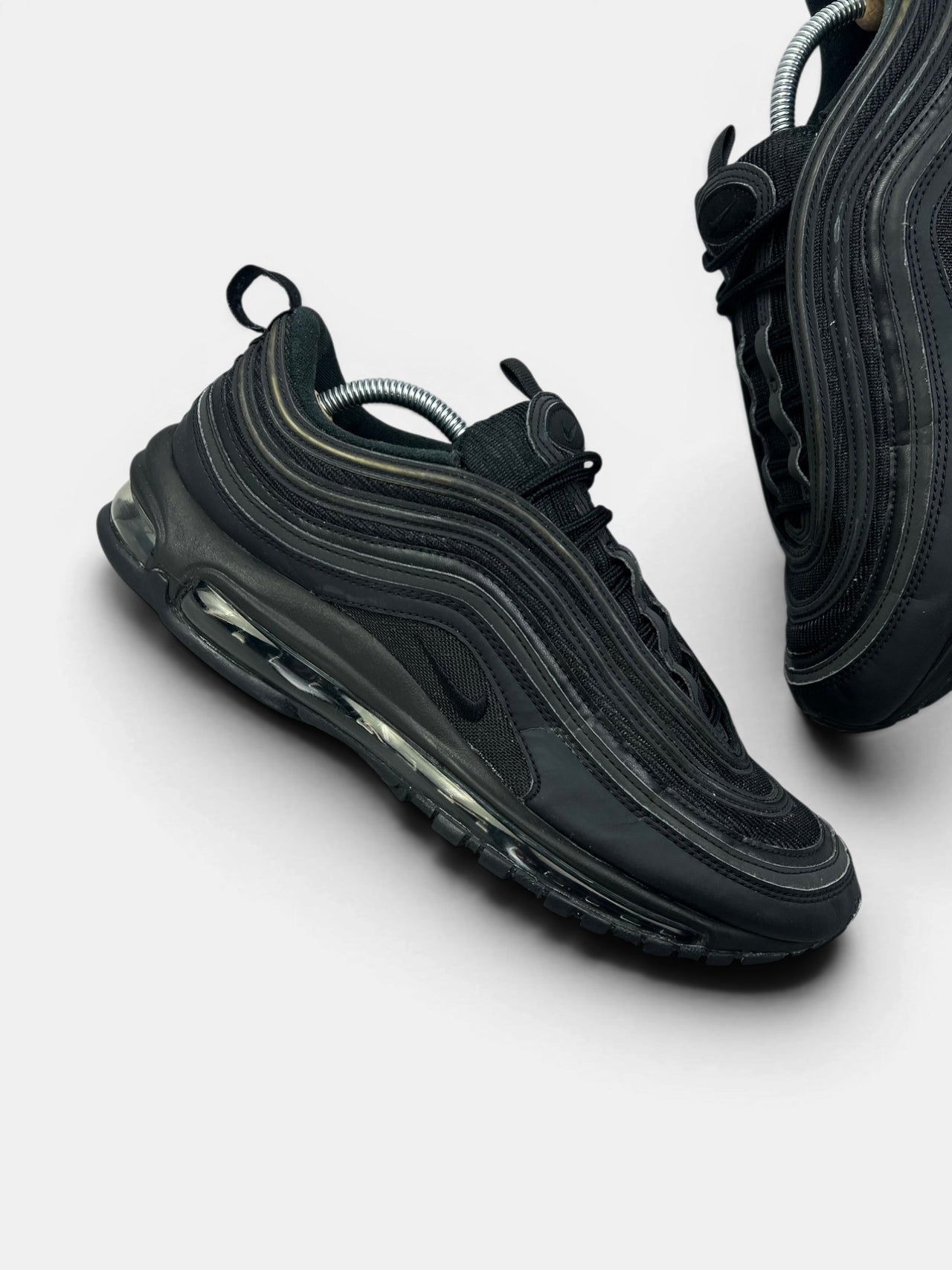 Nike Air Max 97 — buty sportowe męskie w bardzo dobrym stanie rozmiar 45, zewnętrzny panel prawego buta