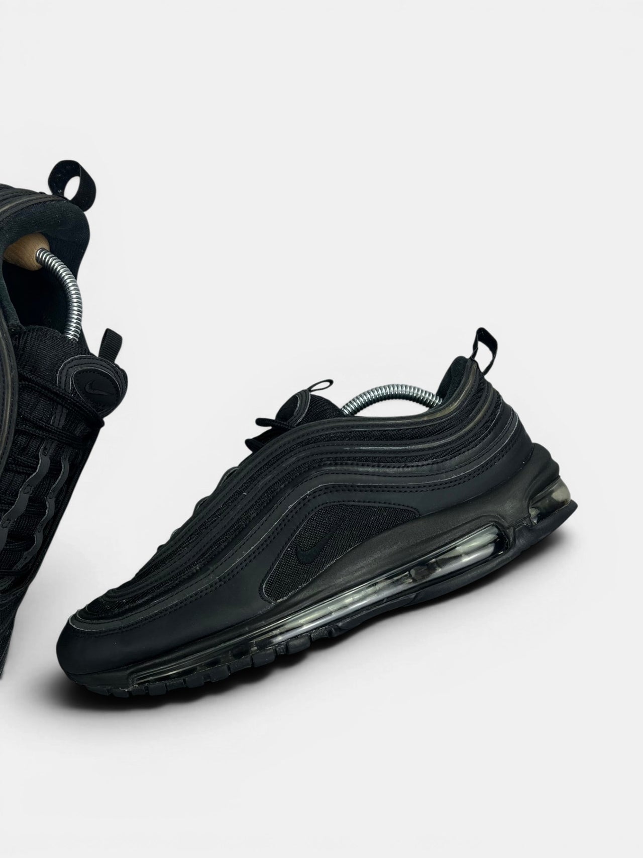 Nike Air Max 97 — buty sportowe męskie w bardzo dobrym stanie rozmiar 45, zewnętrzny panel lewego buta