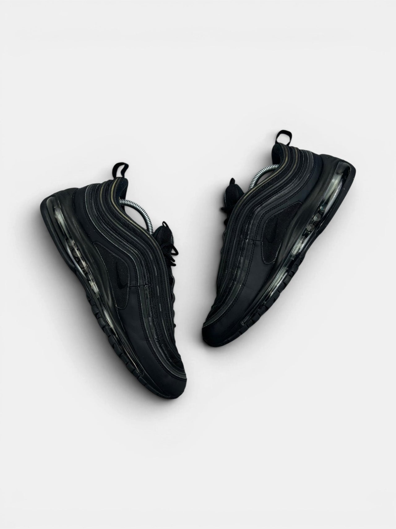 Nike Air Max 97 — buty sportowe męskie w bardzo dobrym stanie rozmiar 45, widok z góry na wewnętrzną stronę butów