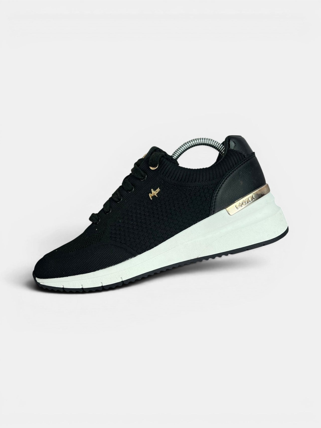 Mexx Glass — buty sportowe damskie w bardzo dobrym stanie rozmiar 42, zewnętrzny panel lewego buta