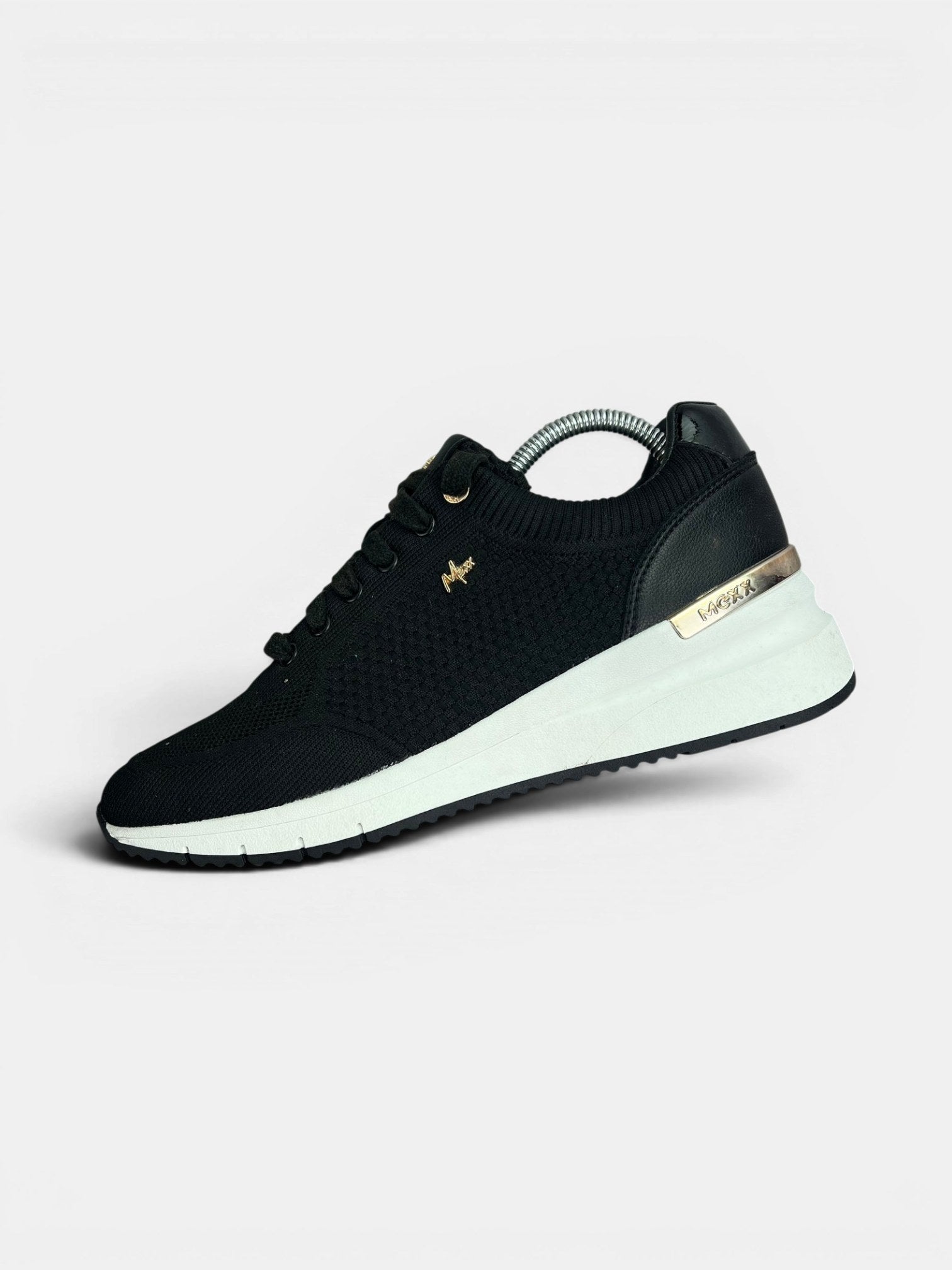 Mexx Glass — buty sportowe damskie w bardzo dobrym stanie rozmiar 42, zewnętrzny panel lewego buta
