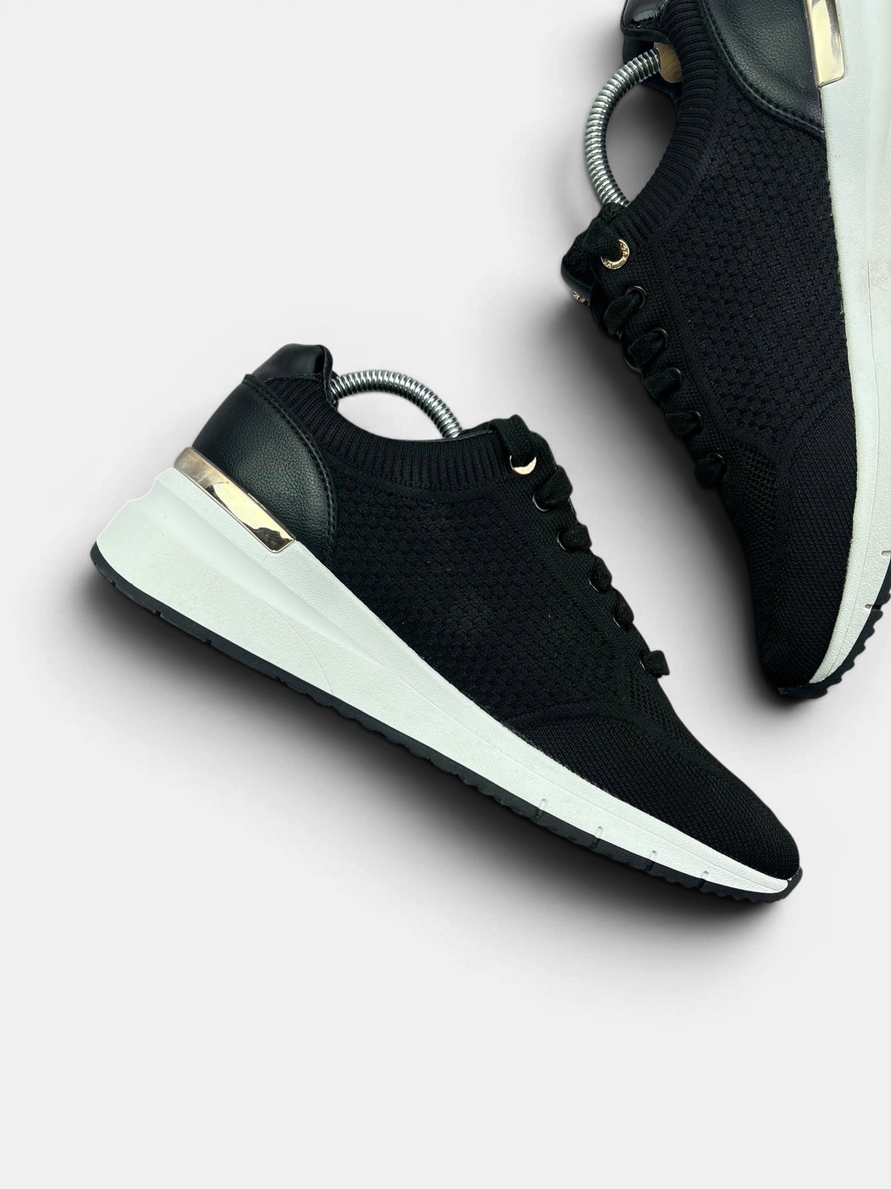 Mexx Glass — buty sportowe damskie w bardzo dobrym stanie rozmiar 42, wewnętrzny panel lewego buta