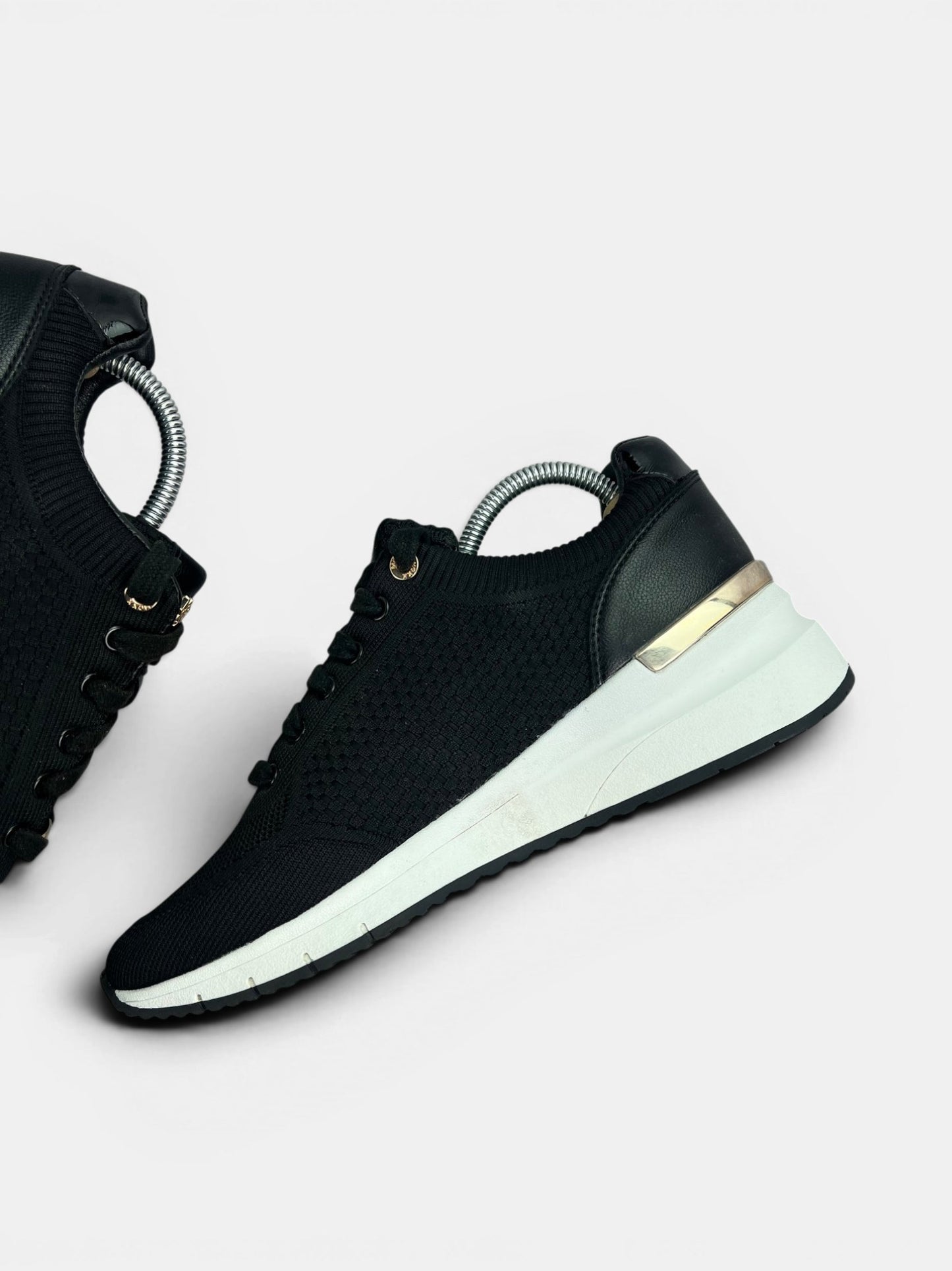 Mexx Glass — buty sportowe damskie w bardzo dobrym stanie rozmiar 42, wewnętrzny panel prawego buta