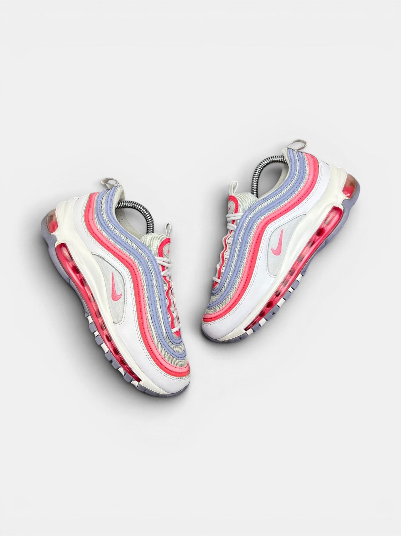 Nike Air Max 97 Indigo Haze Coral Chalk — buty sportowe damskie w bardzo dobrym stanie rozmiar 38, widok z góry na zewnętrzną stronę butów