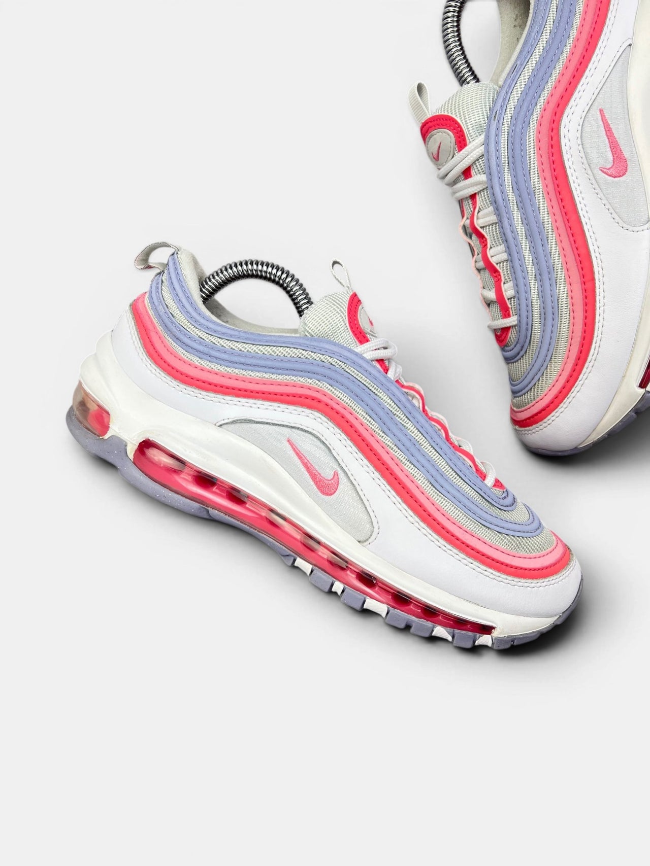 Nike Air Max 97 Indigo Haze Coral Chalk — buty sportowe damskie w bardzo dobrym stanie rozmiar 38, zewnętrzny panel prawego buta