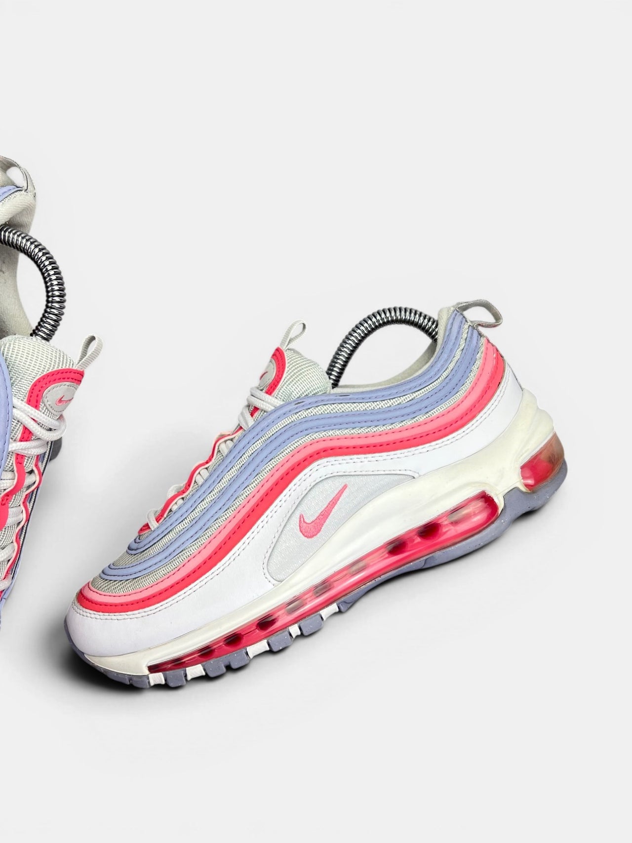 Nike Air Max 97 Indigo Haze Coral Chalk — buty sportowe damskie w bardzo dobrym stanie rozmiar 38, zewnętrzny panel lewego buta