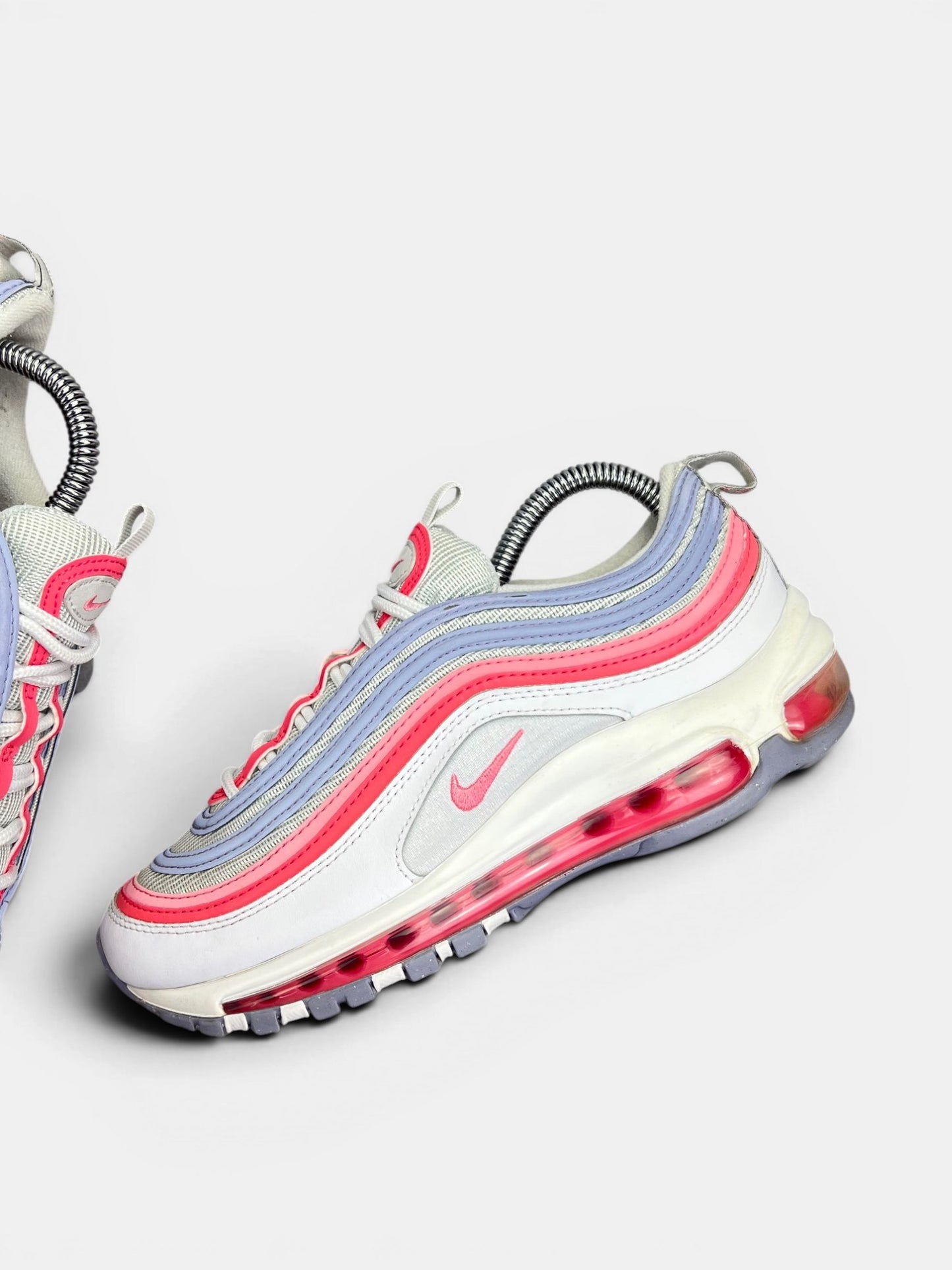 Nike Air Max 97 Indigo Haze Coral Chalk — buty sportowe damskie w bardzo dobrym stanie rozmiar 38, zewnętrzny panel lewego buta