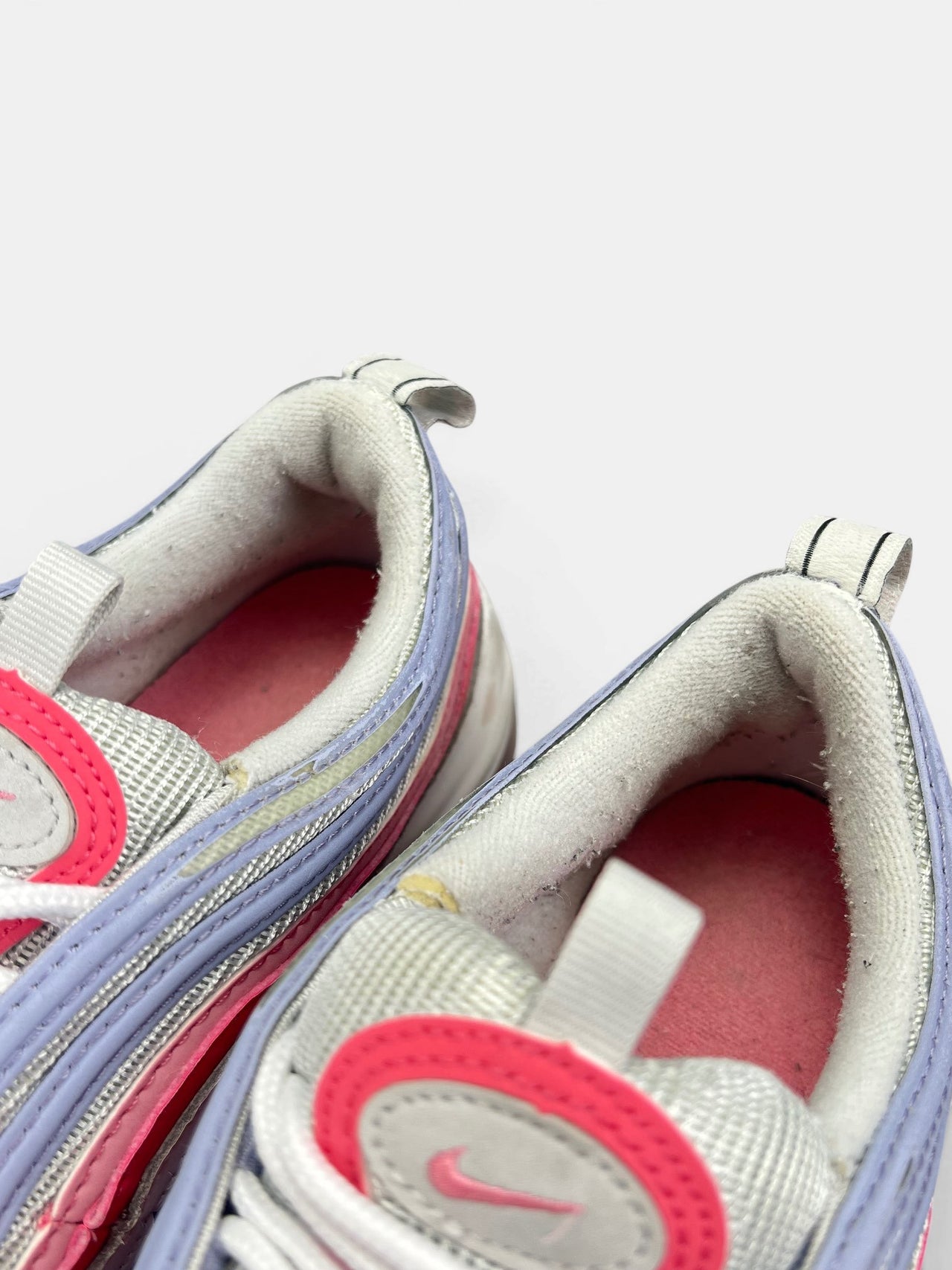 Nike Air Max 97 Indigo Haze Coral Chalk — buty sportowe damskie w bardzo dobrym stanie rozmiar 38, zapiętki butów