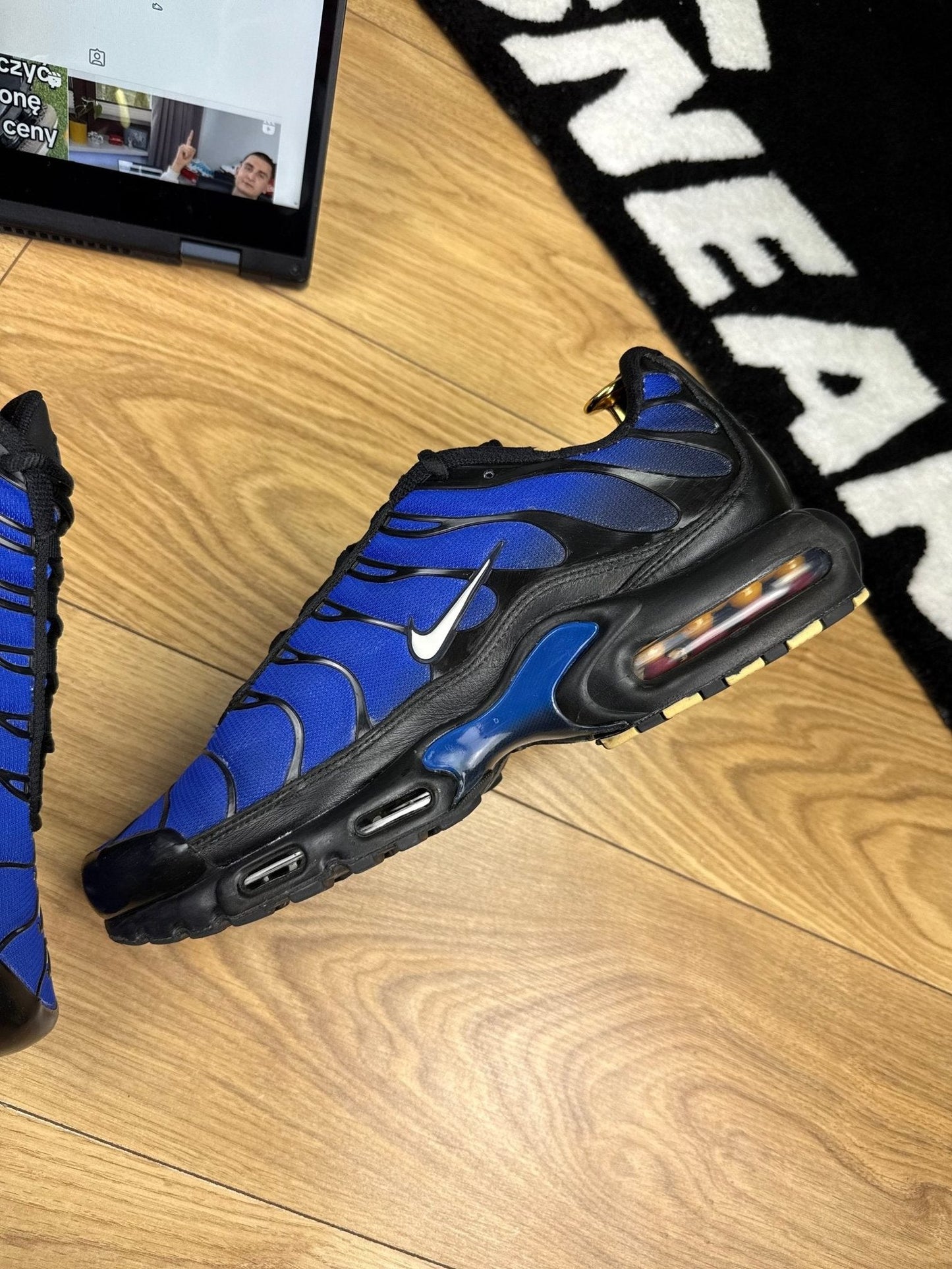 Nike Air Max Plus Premium Black/Racer Blue — buty sportowe męskie w bardzo dobrym stanie rozmiar 45.5, wewnętrzny panel prawego buta