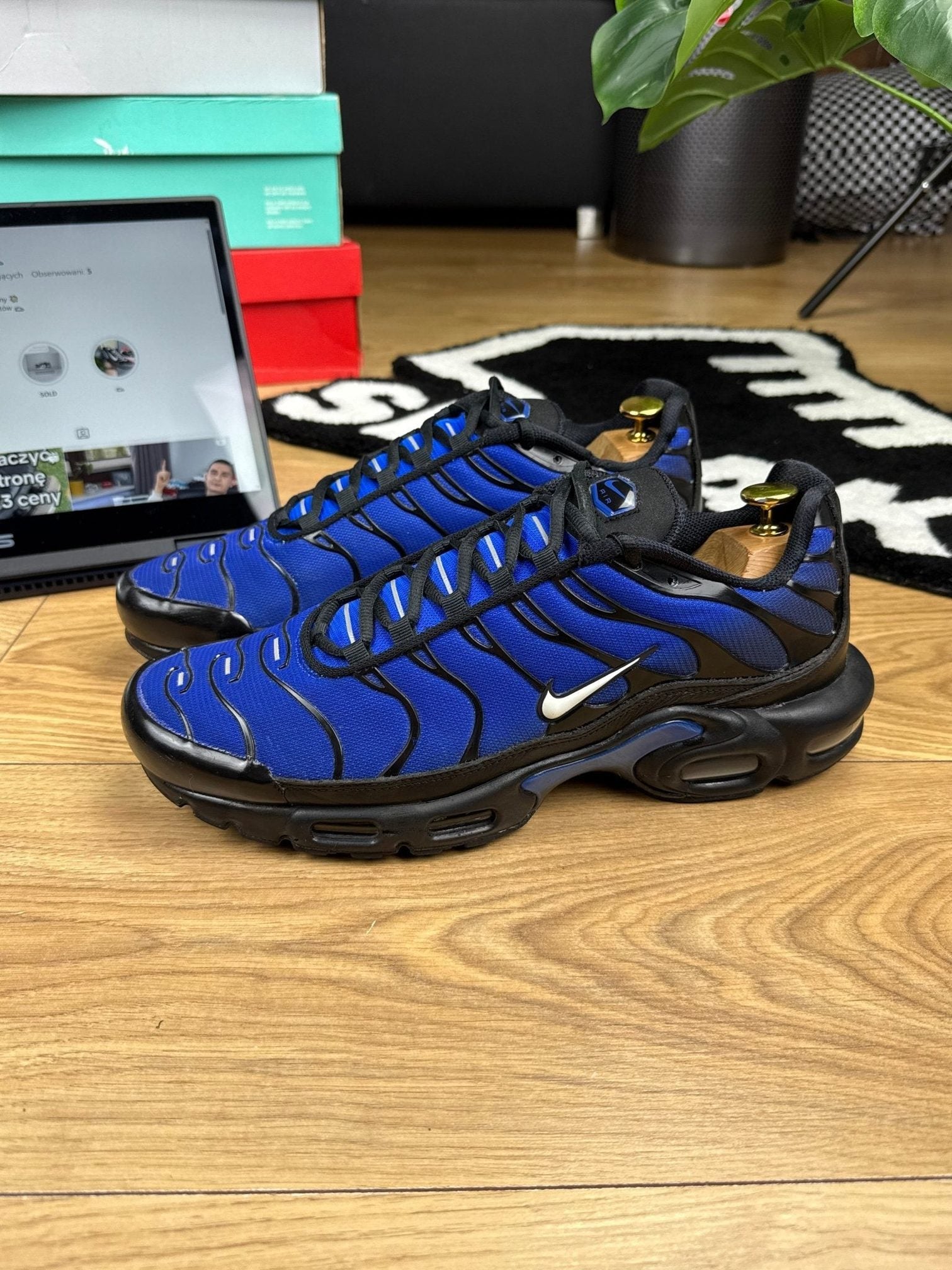 Nike Air Max Plus Premium Black/Racer Blue — buty sportowe męskie w bardzo dobrym stanie rozmiar 45.5, widok z góry