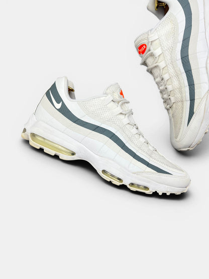 Nike Air Max 95 Ultra White Spruce — buty sportowe męskie w bardzo dobrym stanie rozmiar 45.5, zewnętrzny panel prawego buta