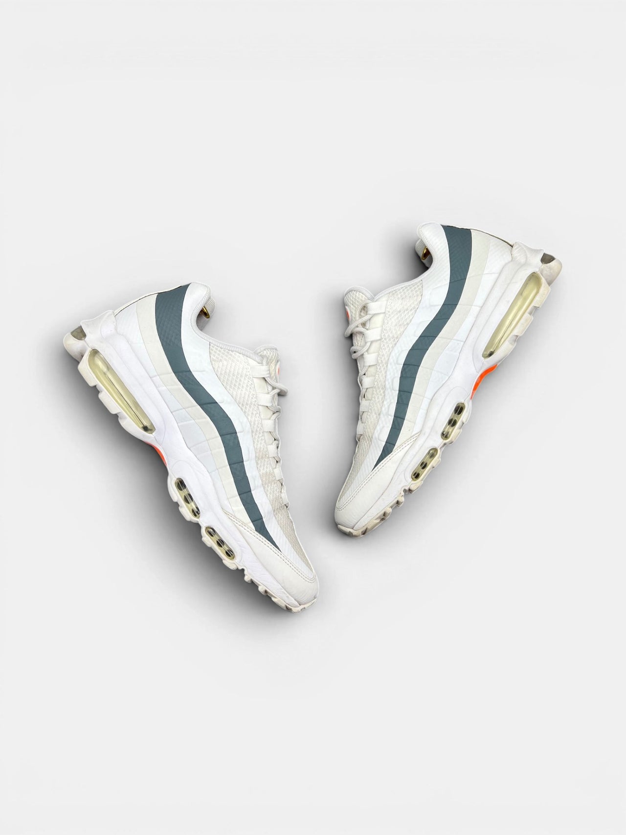 Nike Air Max 95 Ultra White Spruce — buty sportowe męskie w bardzo dobrym stanie rozmiar 45.5, widok z góry na wewnętrzną stronę butów
