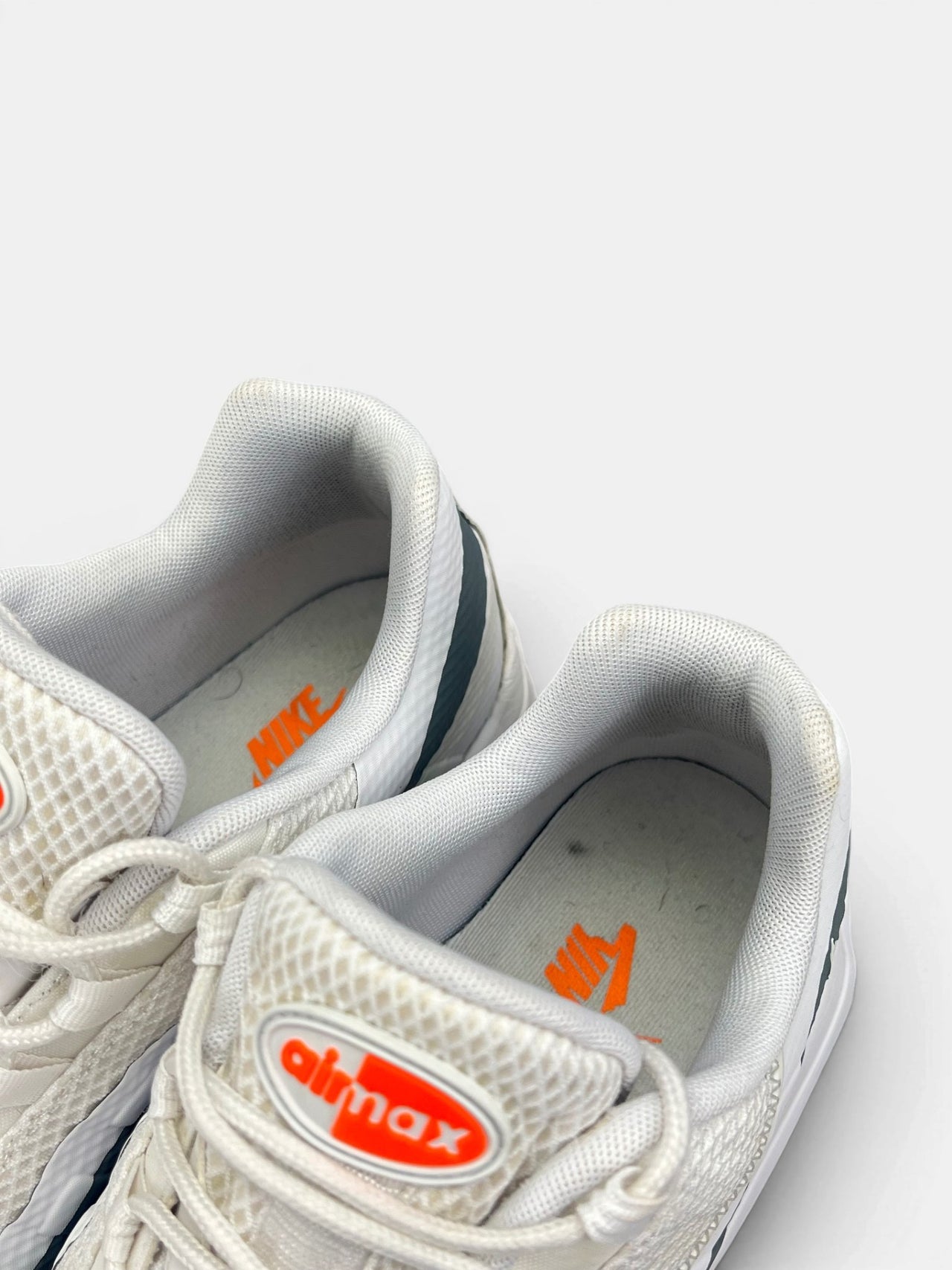 Nike Air Max 95 Ultra White Spruce — buty sportowe męskie w bardzo dobrym stanie rozmiar 45.5, zapiętki butów