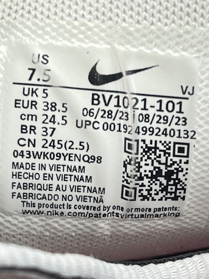 Nike P-6000 Metallic Silver Red — buty sportowe damskie w bardzo dobrym stanie rozmiar 38.5, opcjonalne zdjęcie 1