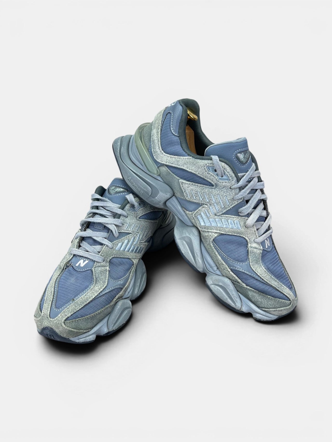 New Balance 9060 — buty sportowe męskie w bardzo dobrym stanie rozmiar 46.5, boczny profil