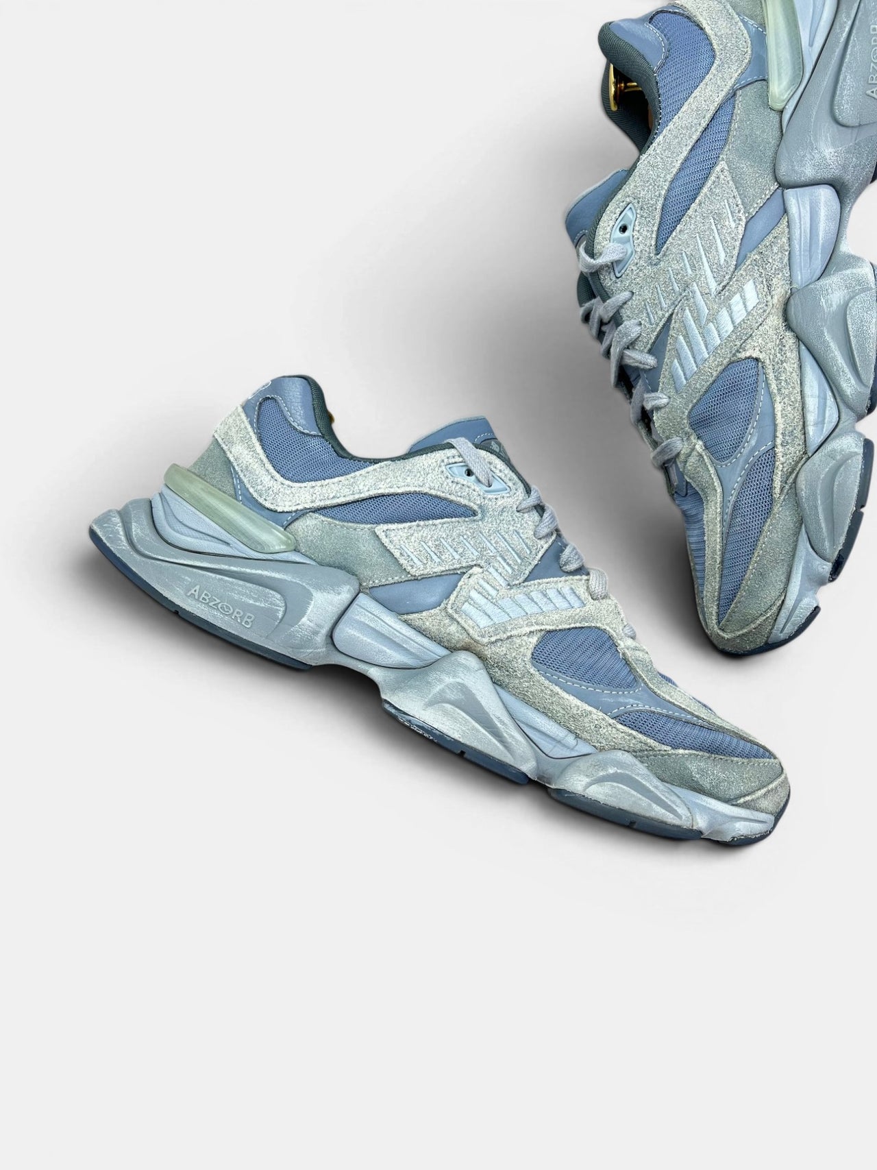 New Balance 9060 — buty sportowe męskie w bardzo dobrym stanie rozmiar 46.5, wewnętrzny panel lewego buta