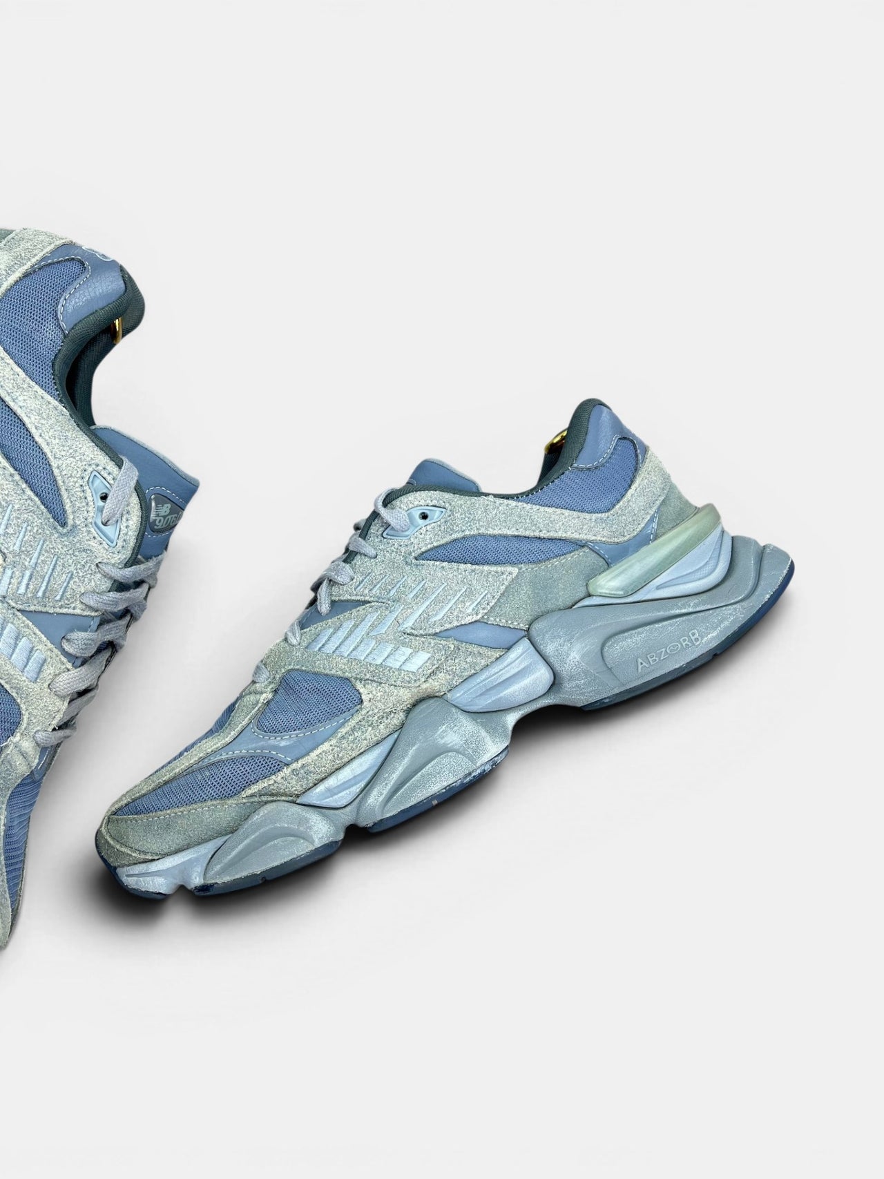New Balance 9060 — buty sportowe męskie w bardzo dobrym stanie rozmiar 46.5, wewnętrzny panel prawego buta