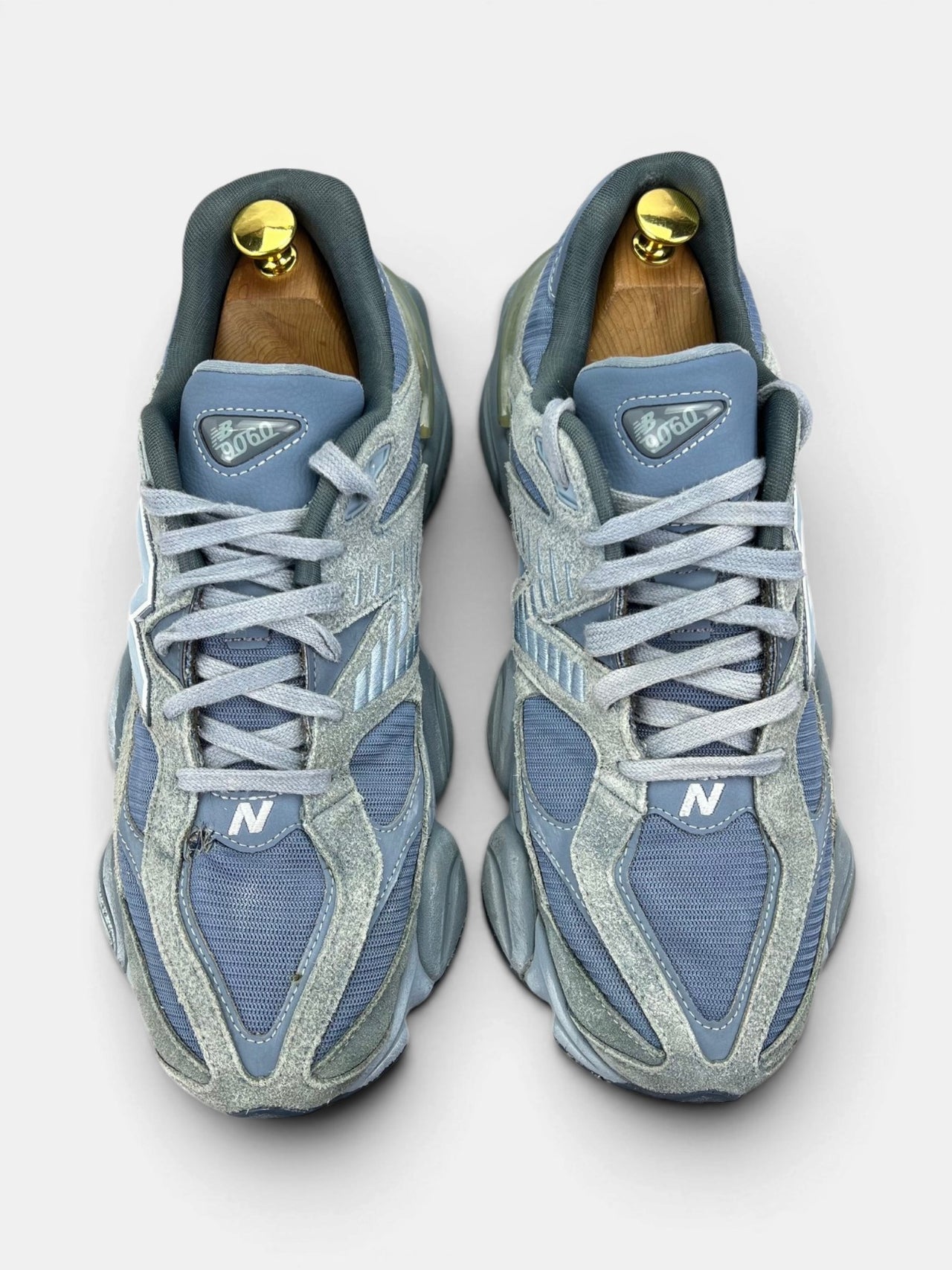 New Balance 9060 — buty sportowe męskie w bardzo dobrym stanie rozmiar 46.5, widok z góry