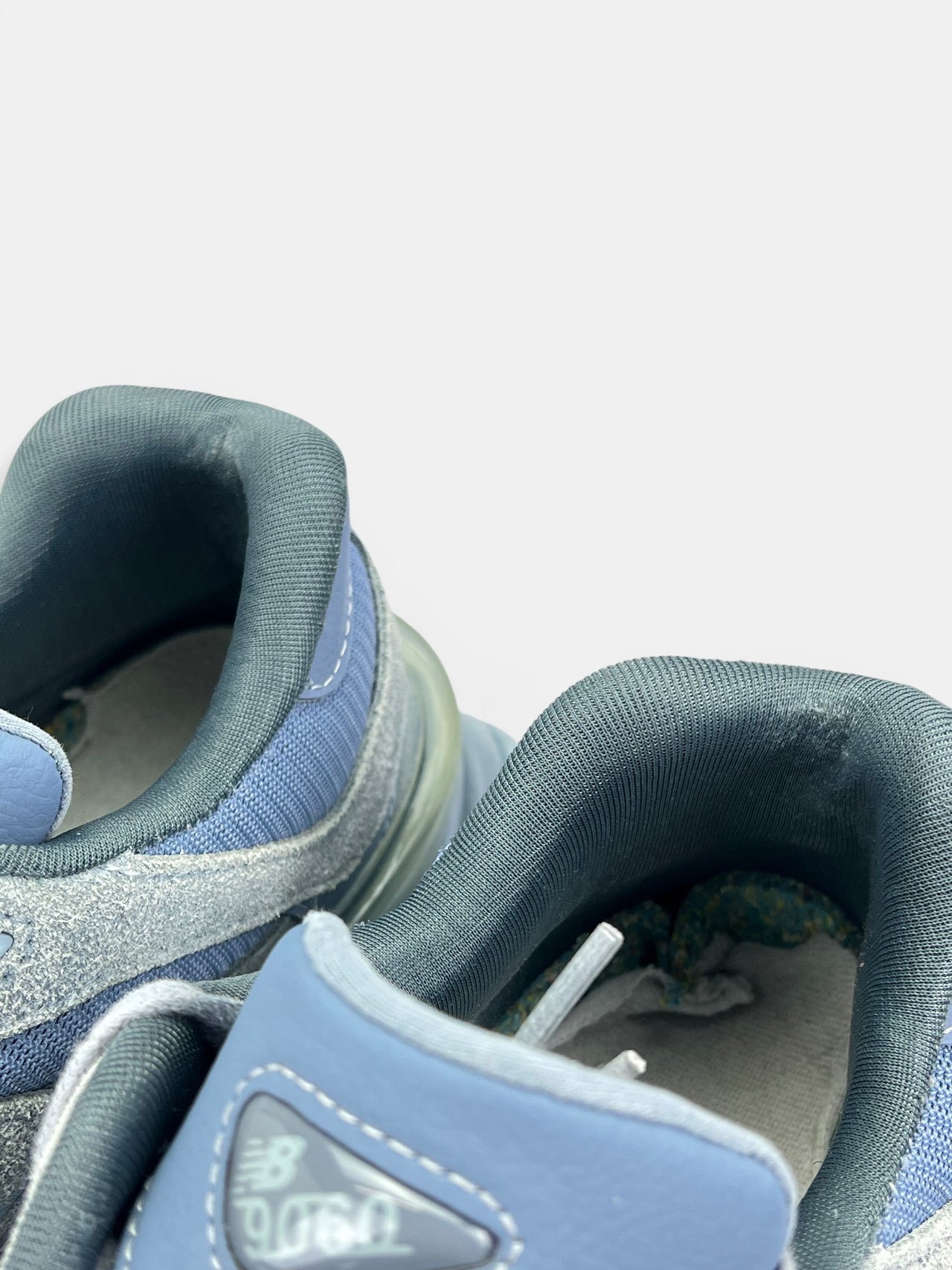 New Balance 9060 — buty sportowe męskie w bardzo dobrym stanie rozmiar 46.5, zapiętki butów