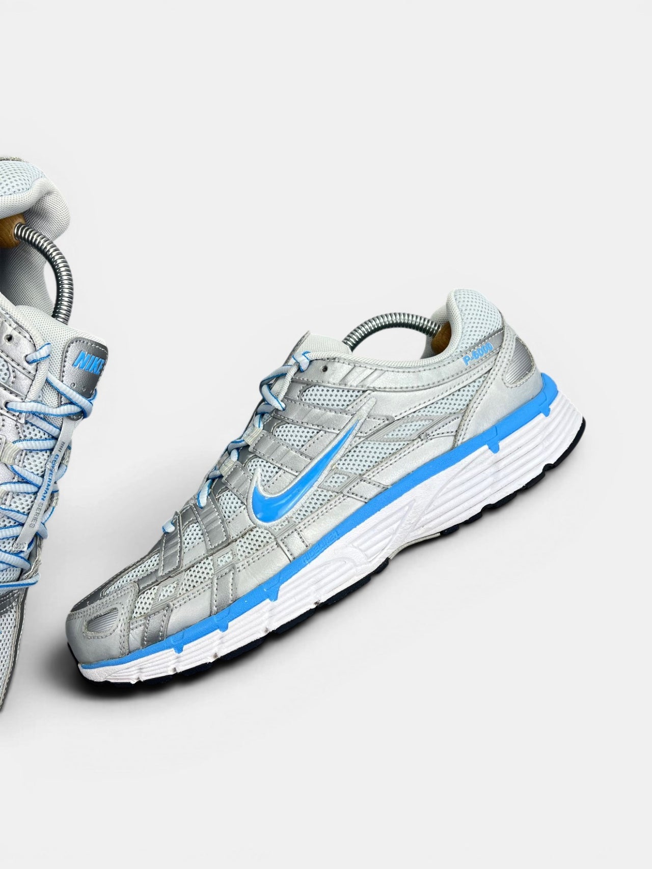 Nike P-6000 — buty sportowe męskie w bardzo dobrym stanie rozmiar 44, zewnętrzny panel lewego buta