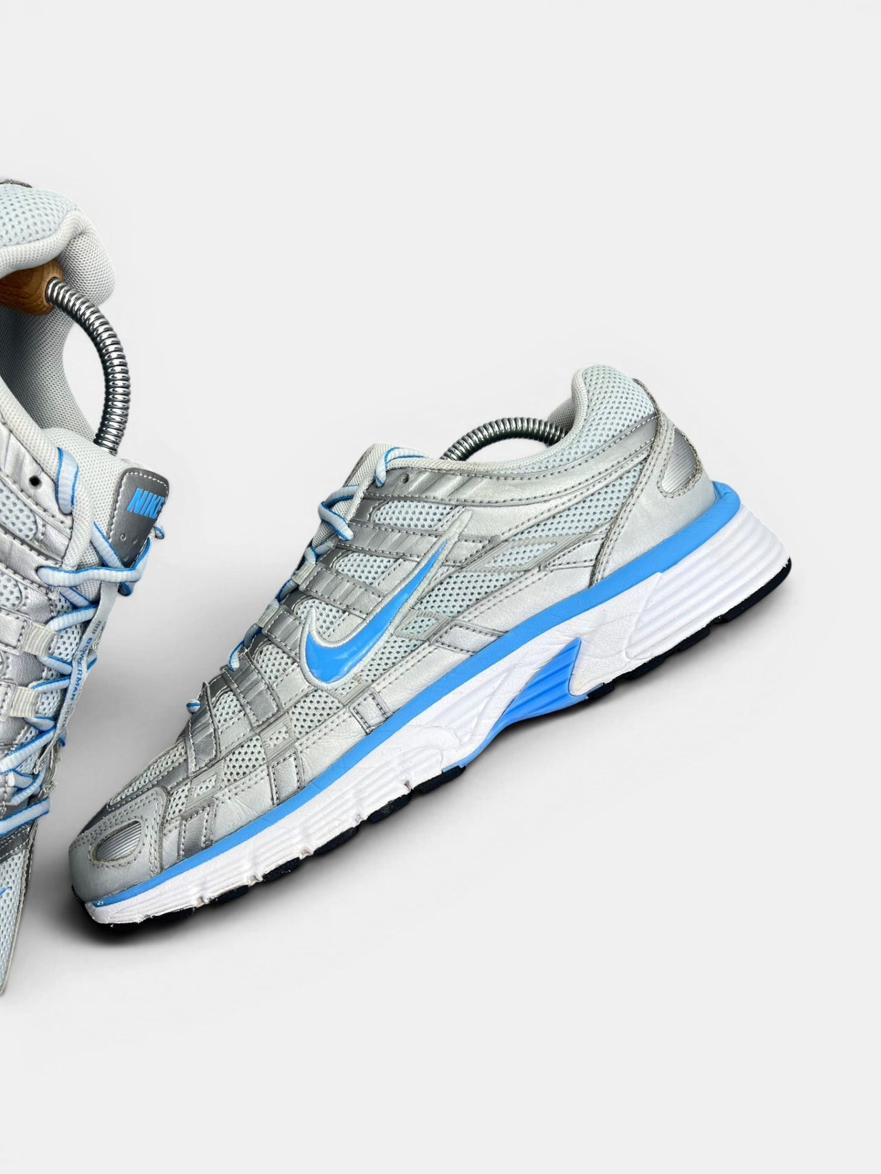 Nike P-6000 — buty sportowe męskie w bardzo dobrym stanie rozmiar 44, wewnętrzny panel prawego buta