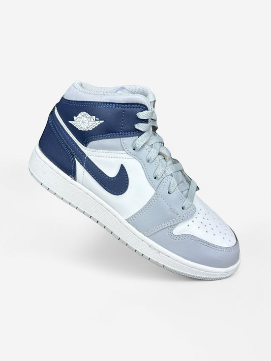 Nike Air Jordan 1 Mid (38.5)