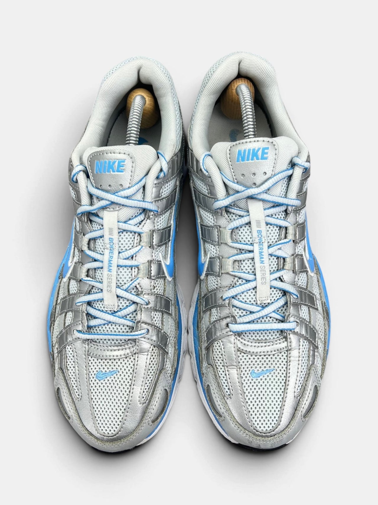 Nike P-6000 — buty sportowe męskie w bardzo dobrym stanie rozmiar 44, widok z góry