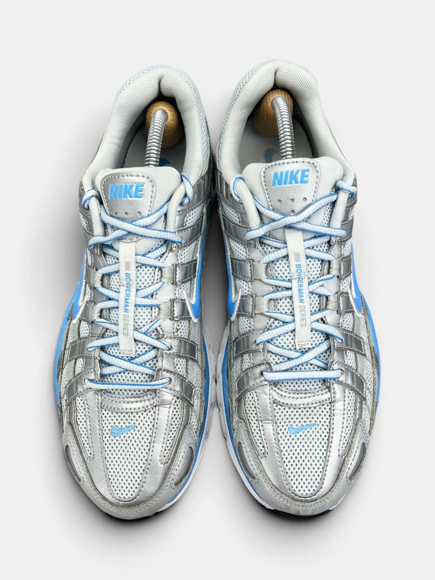 Nike P-6000 — buty sportowe męskie w bardzo dobrym stanie rozmiar 44, widok z góry