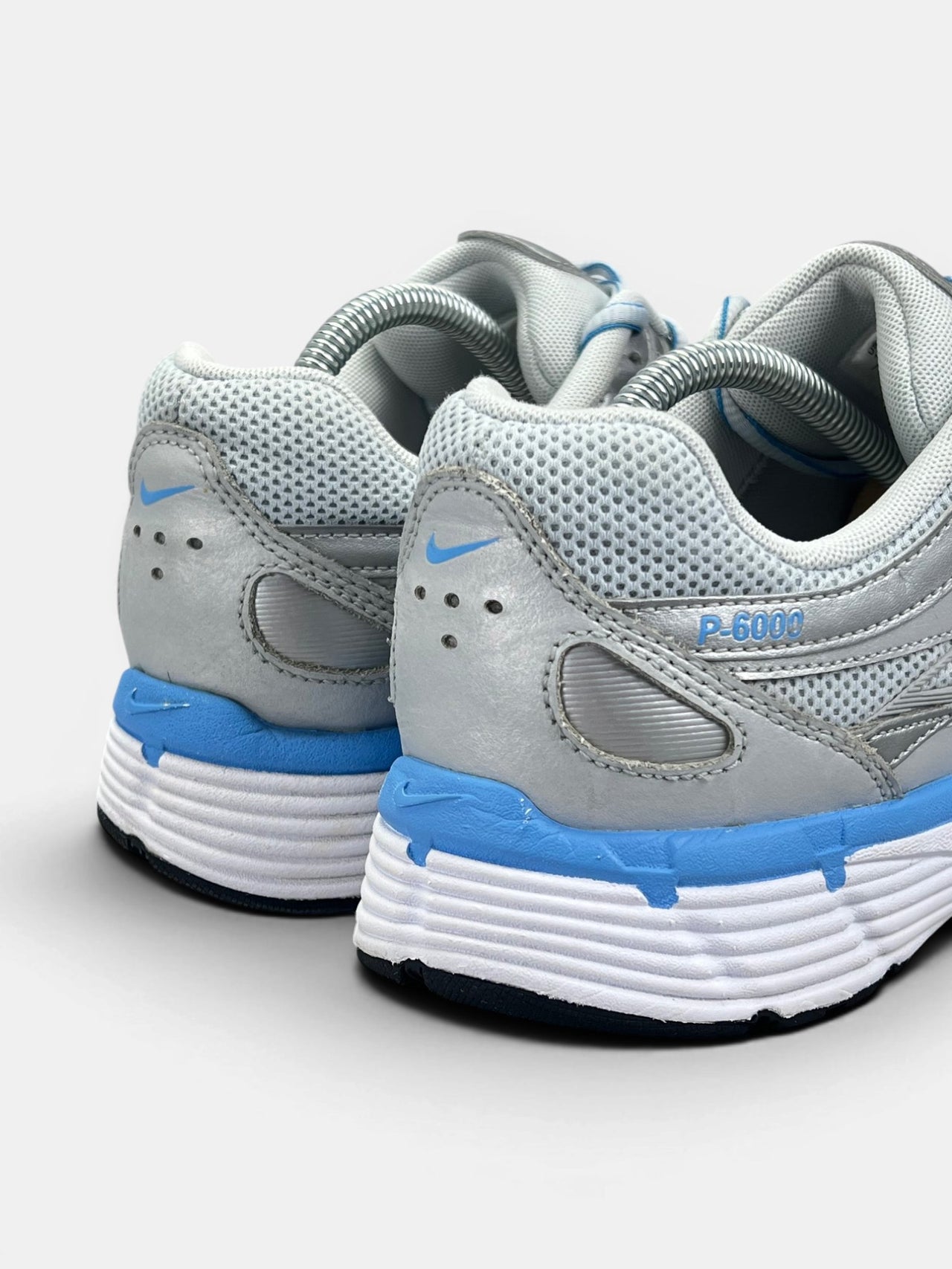 Nike P-6000 — buty sportowe męskie w bardzo dobrym stanie rozmiar 44, widok z tyłu