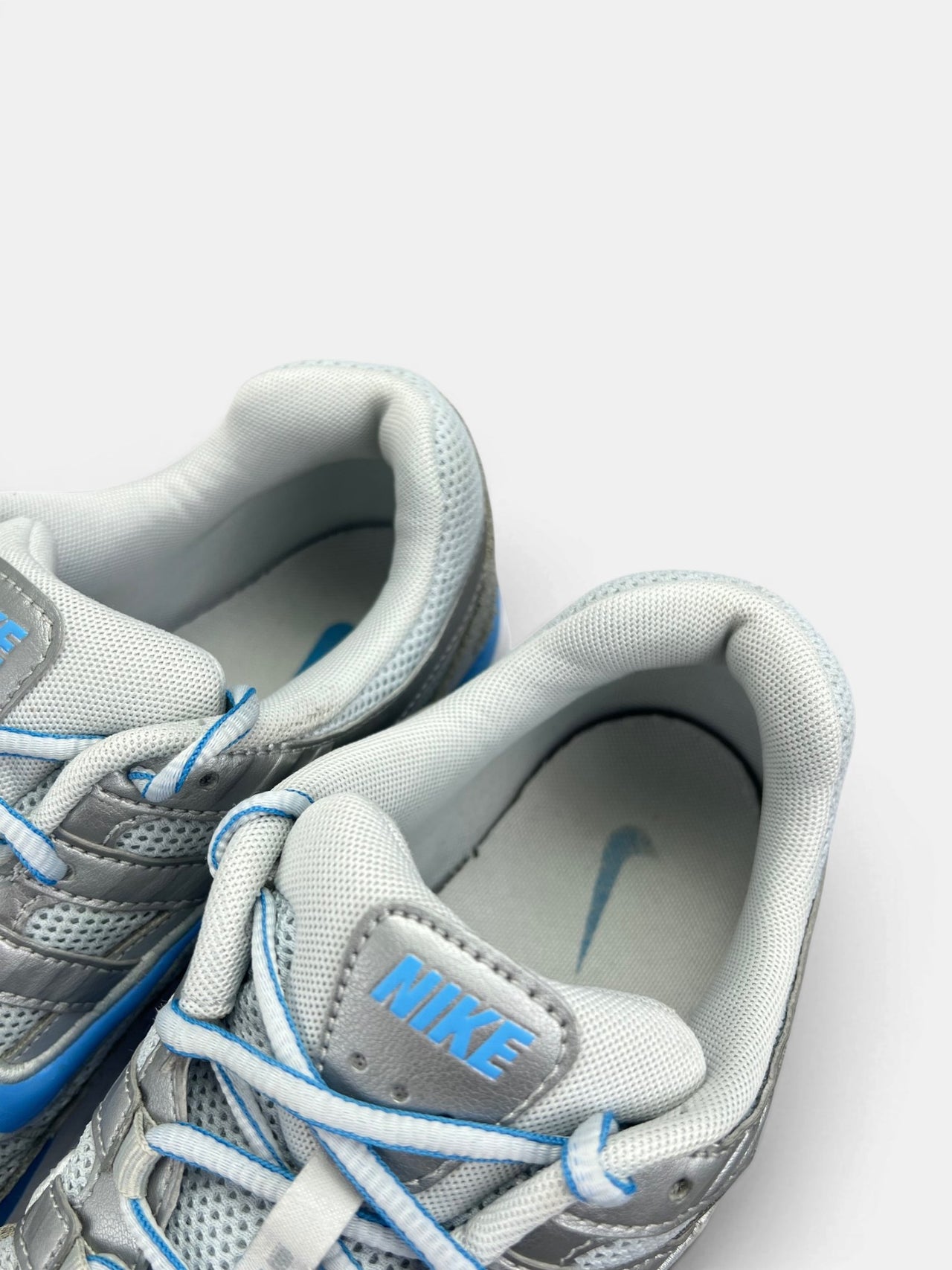 Nike P-6000 — buty sportowe męskie w bardzo dobrym stanie rozmiar 44, zapiętki butów