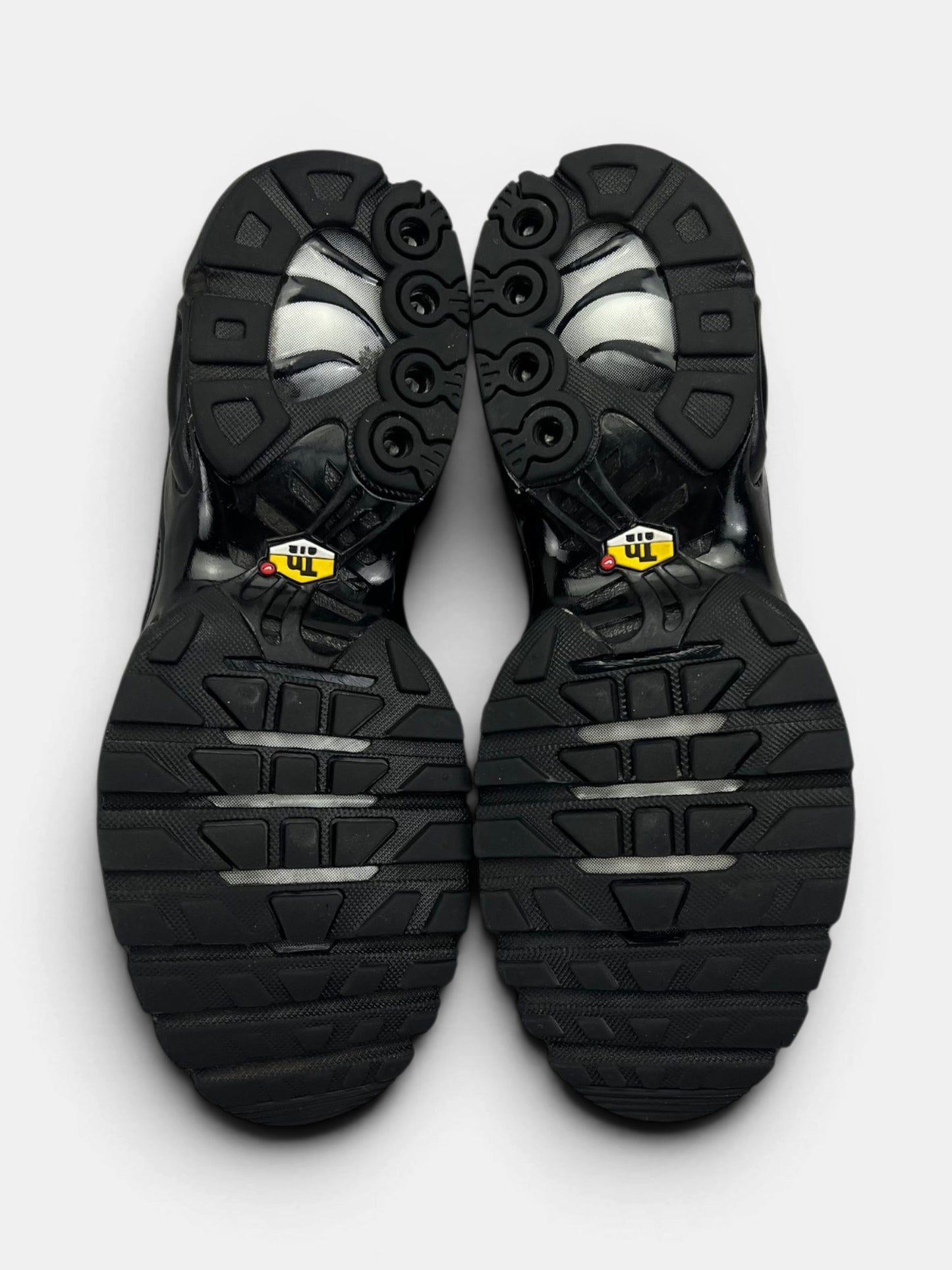 Nike Air Max Plus Triple Black — buty sportowe męskie w bardzo dobrym stanie rozmiar 40.5, podeszwa