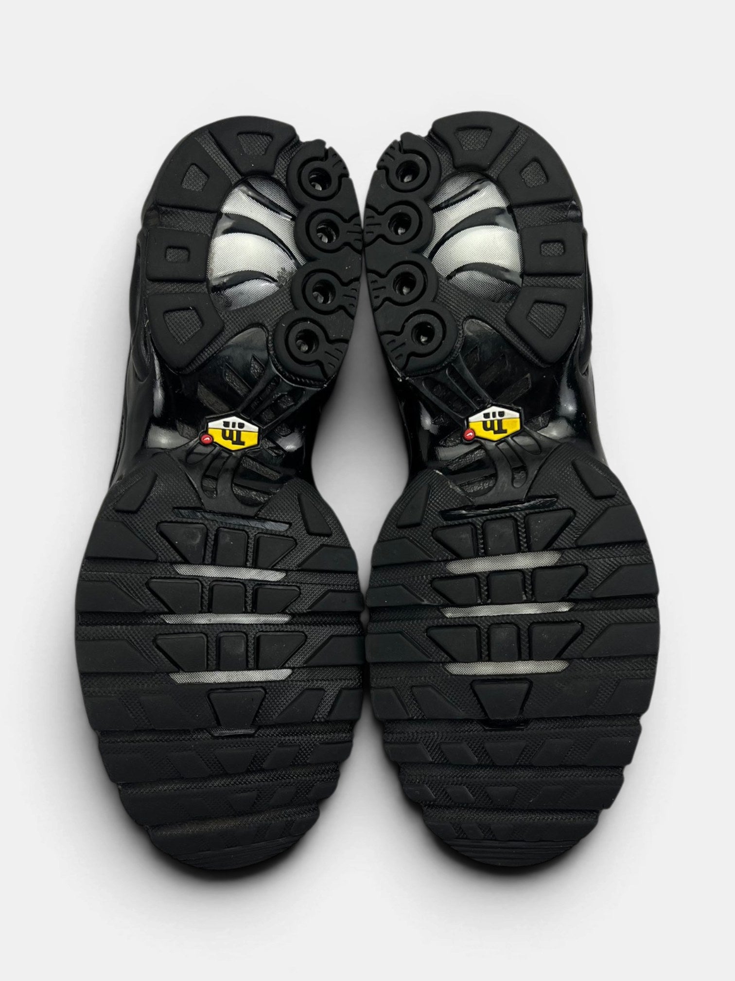 Nike Air Max Plus Triple Black — buty sportowe męskie w bardzo dobrym stanie rozmiar 40.5, podeszwa