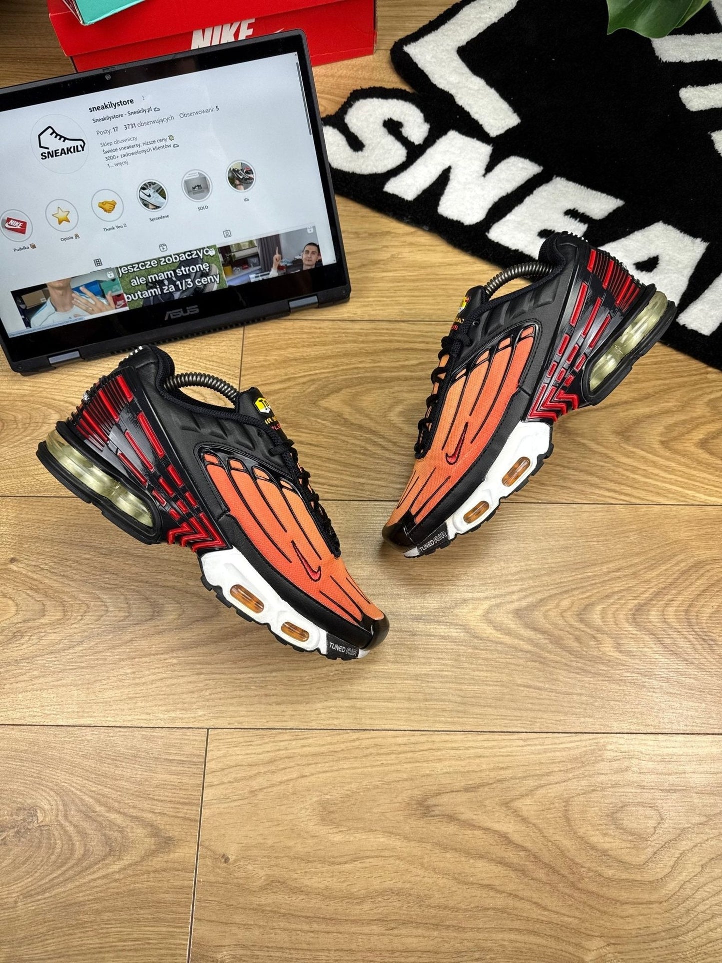 Nike Air Max Plus 3 Tiger — buty sportowe męskie w bardzo dobrym stanie rozmiar 42, widok z góry na zewnętrzną stronę butów