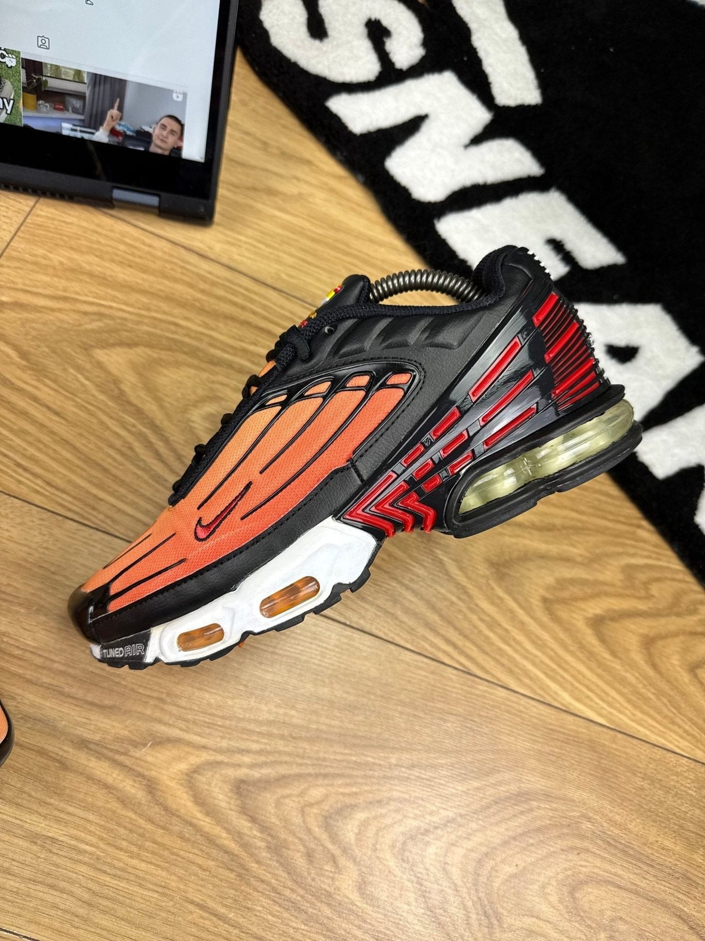 Nike Air Max Plus 3 Tiger — buty sportowe męskie w bardzo dobrym stanie rozmiar 42, zewnętrzny panel prawego buta