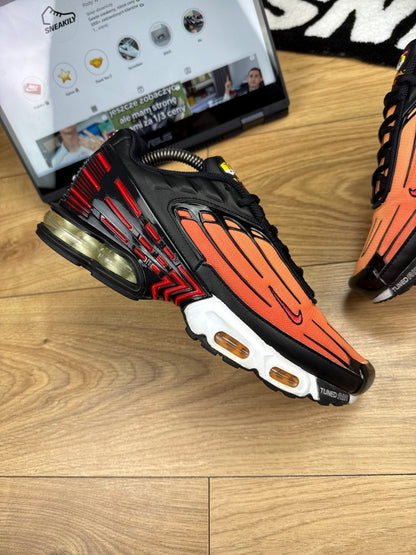 Nike Air Max Plus 3 Tiger — buty sportowe męskie w bardzo dobrym stanie rozmiar 42, zewnętrzny panel lewego buta