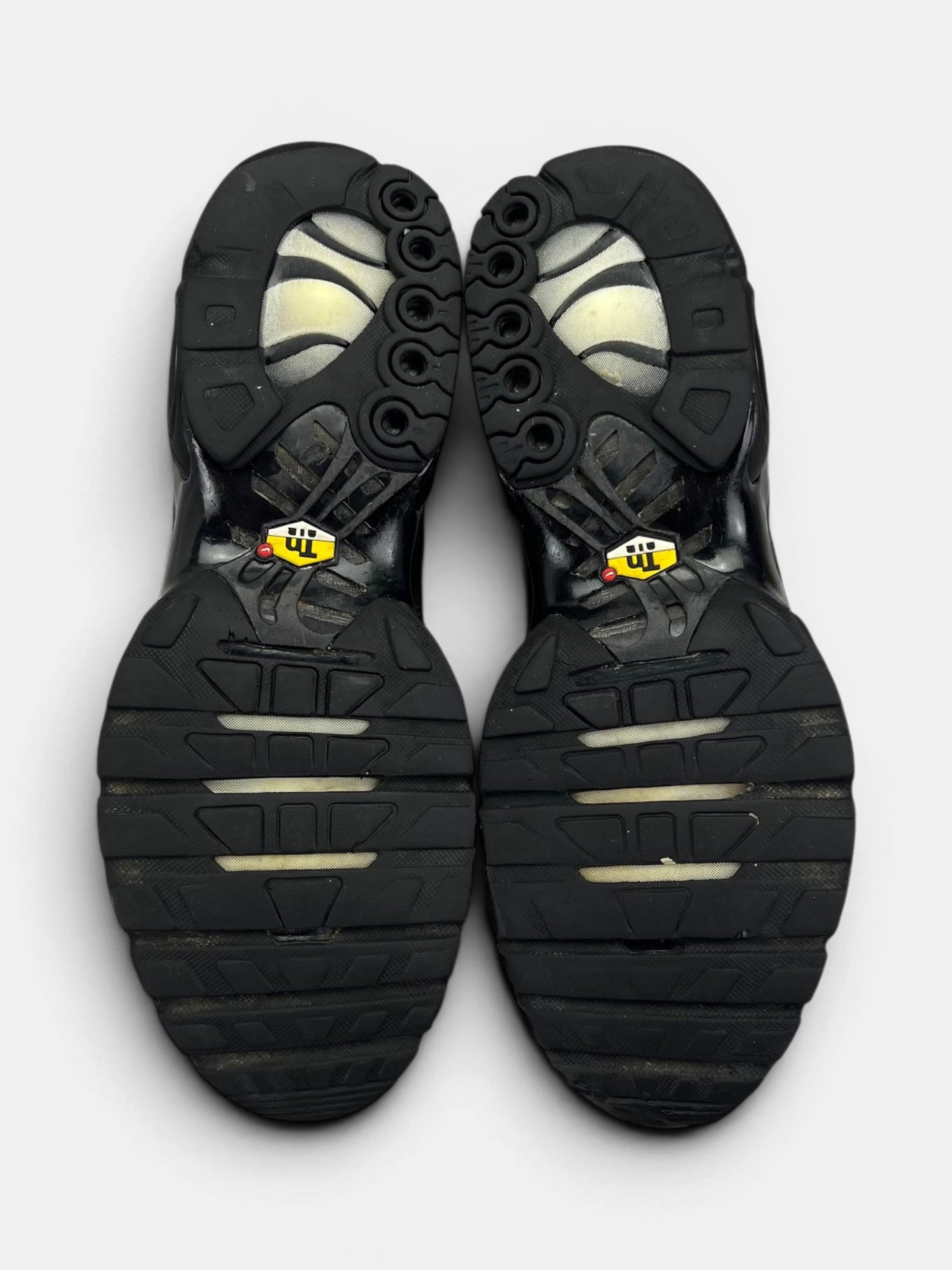 Nike Air Max Plus Triple Black — buty sportowe męskie w bardzo dobrym stanie rozmiar 44.5, podeszwa