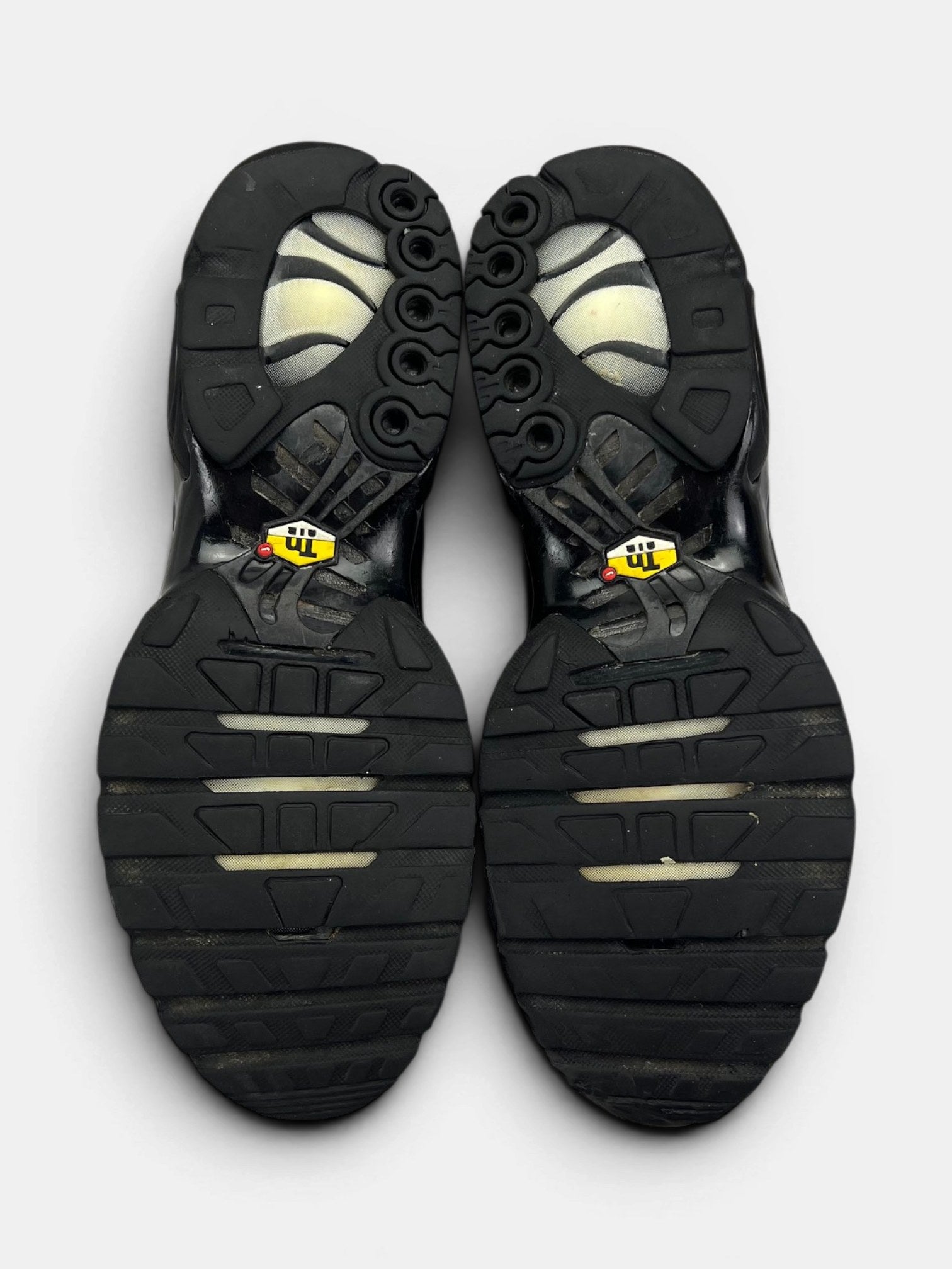 Nike Air Max Plus Triple Black — buty sportowe męskie w bardzo dobrym stanie rozmiar 44.5, podeszwa