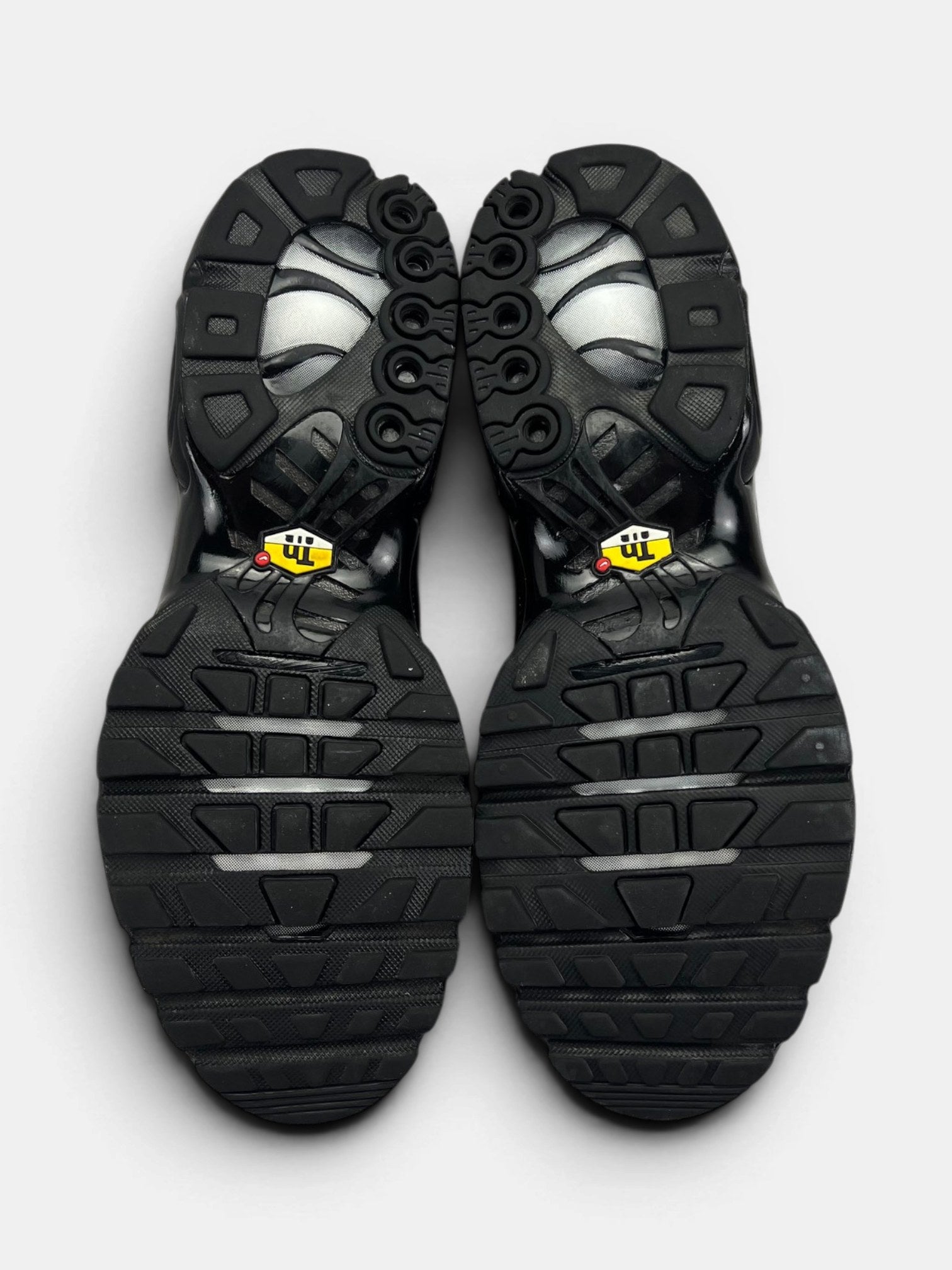 Nike Air Max Plus Triple Black — buty sportowe męskie w bardzo dobrym stanie rozmiar 44, podeszwa