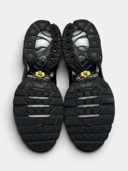 Nike Air Max Plus Triple Black — buty sportowe męskie w bardzo dobrym stanie rozmiar 44, podeszwa