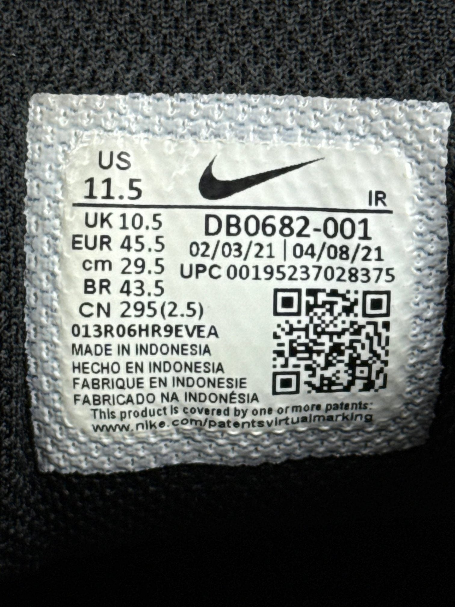 Nike Air Max Plus Triple Black — buty sportowe męskie w bardzo dobrym stanie rozmiar 45.5, boczny profil