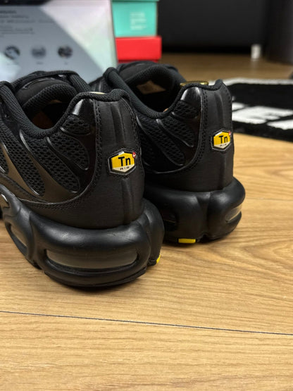 Nike Air Max Plus Triple Black — buty sportowe męskie w bardzo dobrym stanie rozmiar 45.5, podeszwa