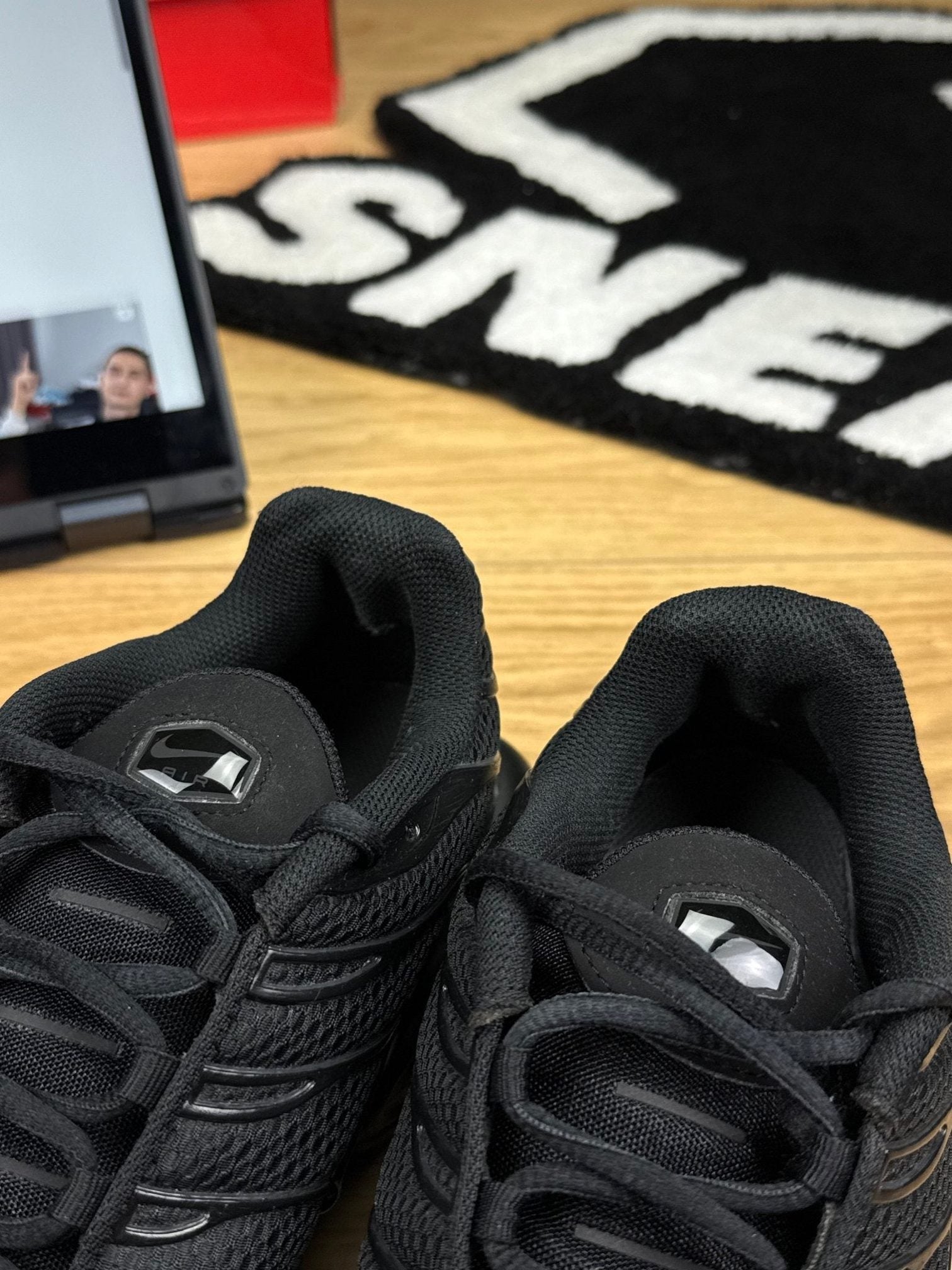 Nike Air Max Plus Triple Black — buty sportowe męskie w bardzo dobrym stanie rozmiar 45.5, opcjonalne zdjęcie 1