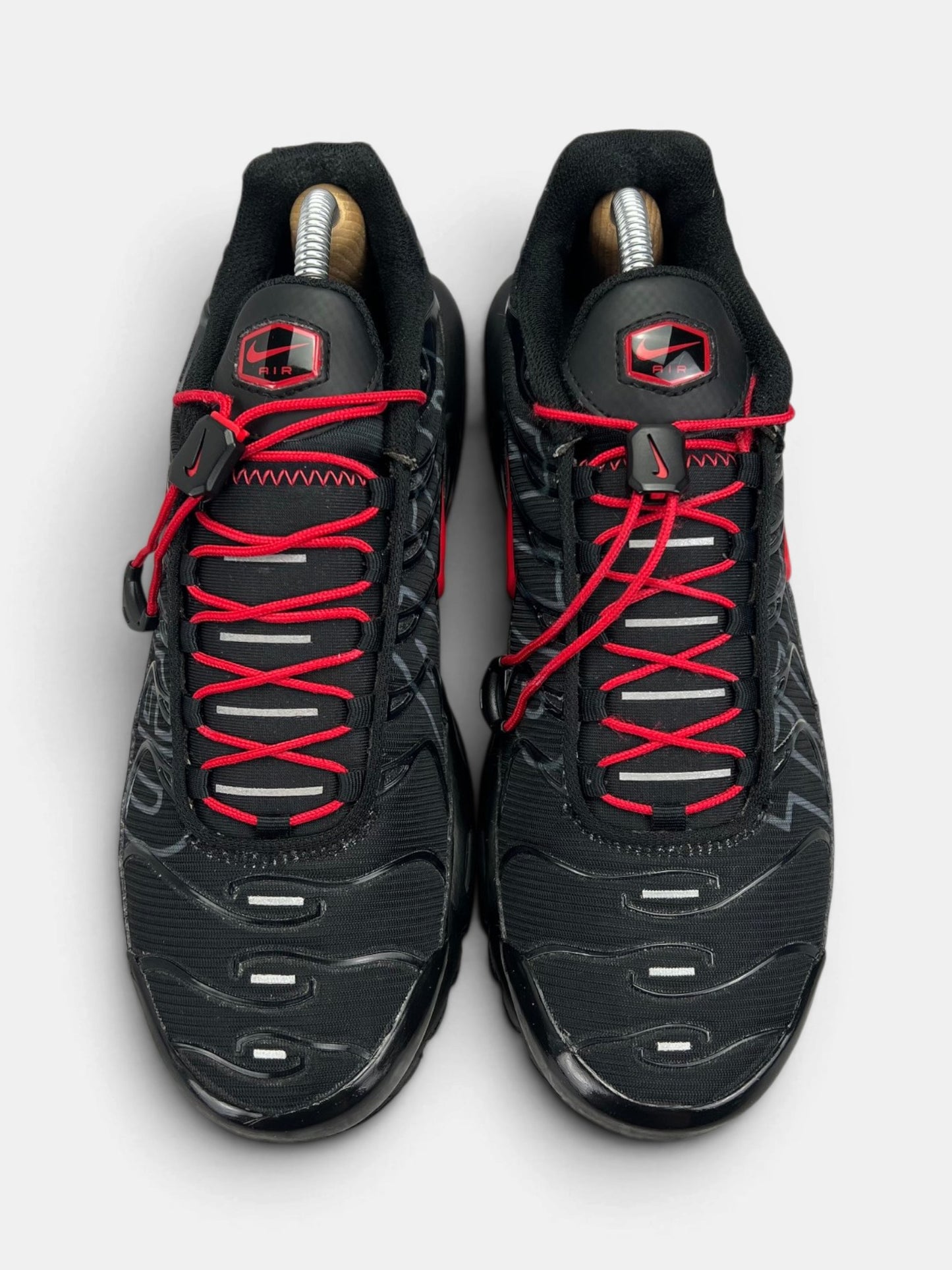 Nike Air Max Plus Tuned Air Black Red — buty sportowe męskie w bardzo dobrym stanie rozmiar 42.5, widok z góry