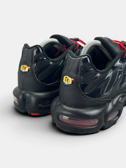 Nike Air Max Plus Tuned Air Black Red — buty sportowe męskie w bardzo dobrym stanie rozmiar 42.5, widok z tyłu