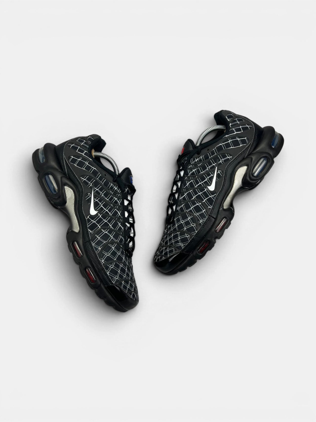 Nike Air Max Plus (TN) France — buty sportowe męskie w bardzo dobrym stanie rozmiar 44, widok z góry na zewnętrzną stronę butów
